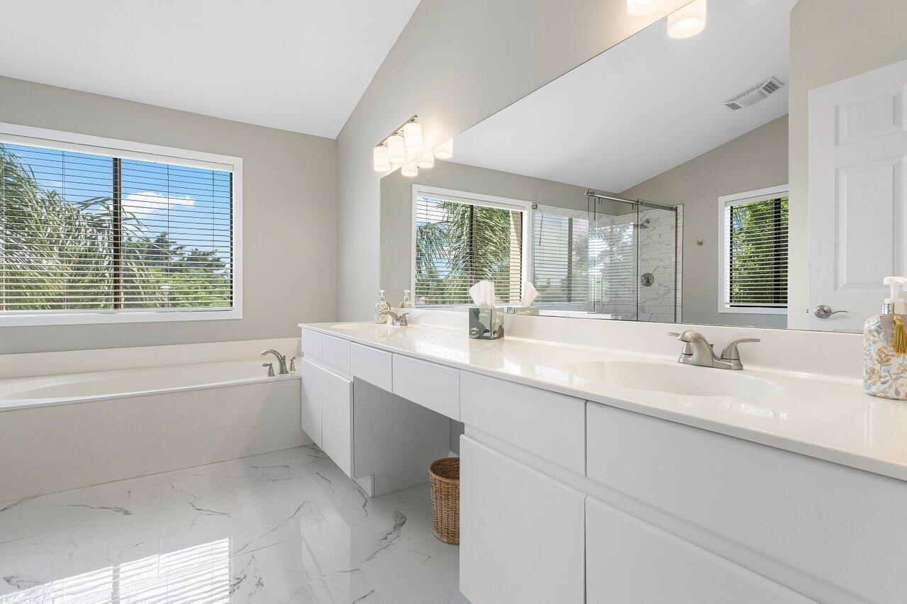 ISLAND LAKES - Residential