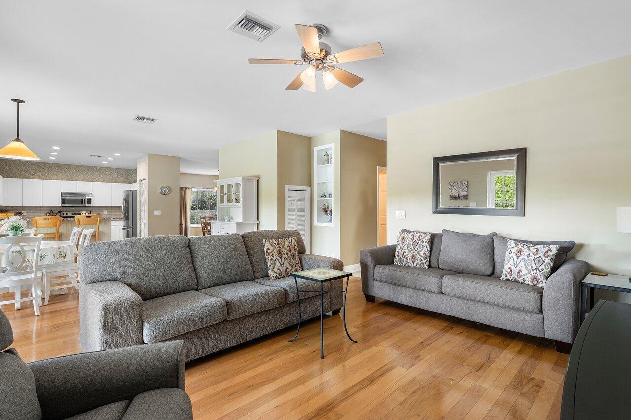 ISLAND LAKES - Residential