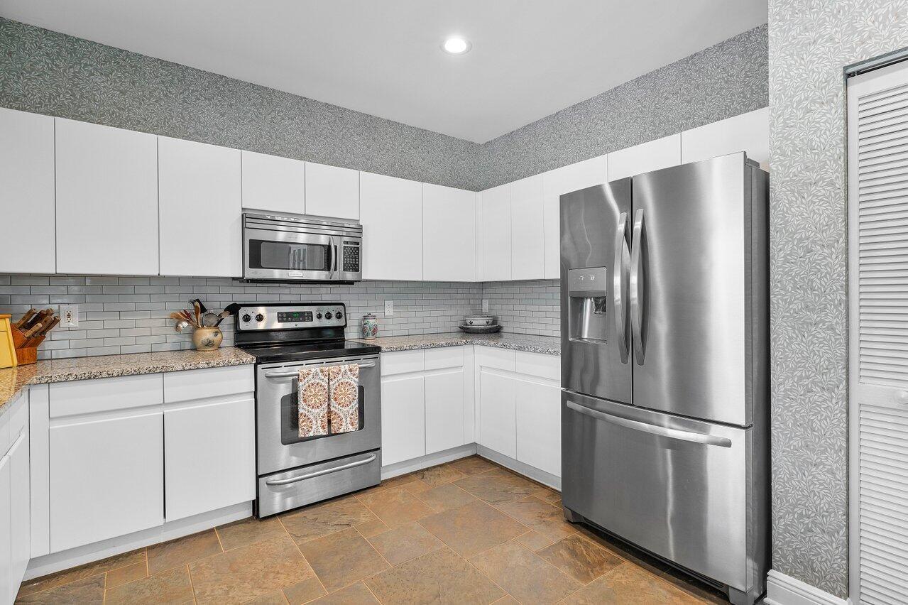 ISLAND LAKES - Residential