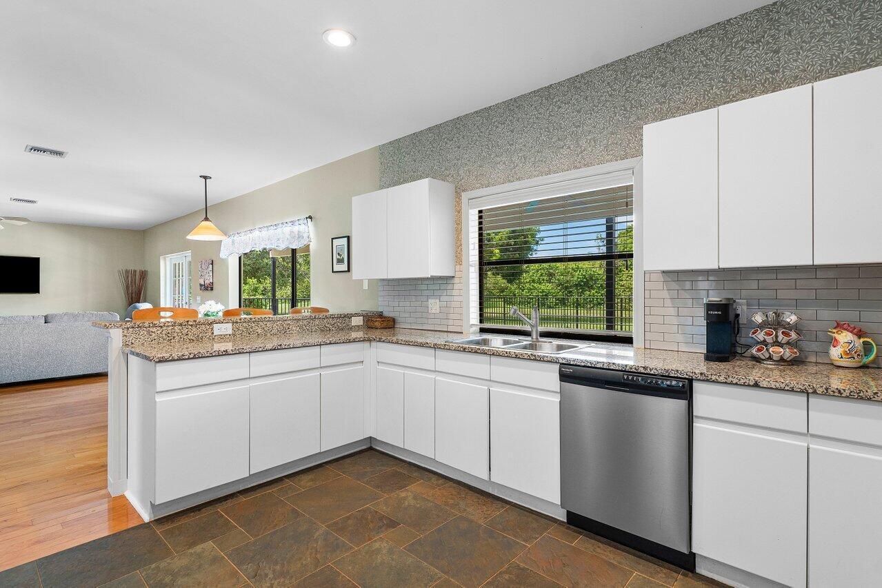 ISLAND LAKES - Residential