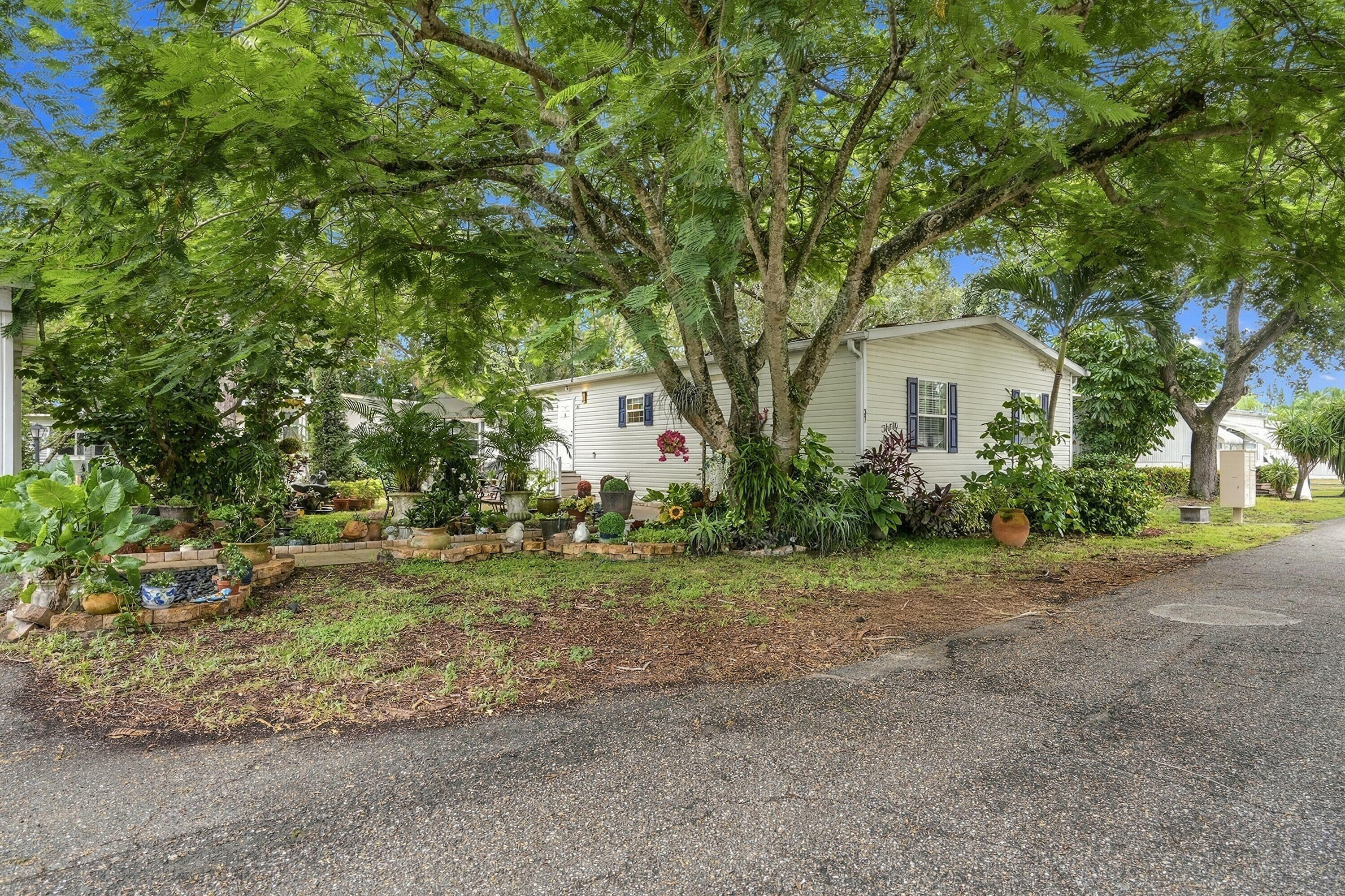 2555 Pga Boulevard 37
