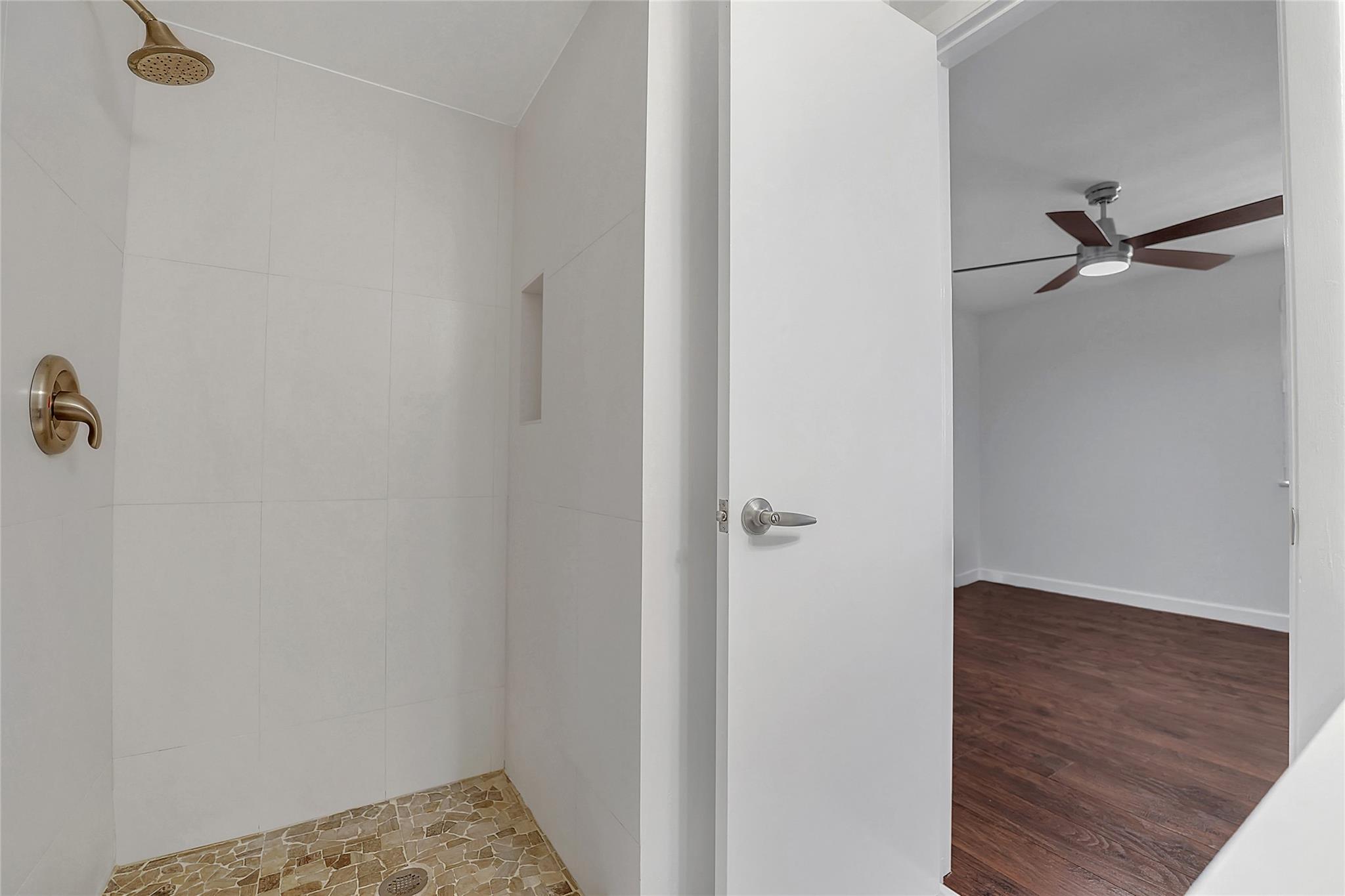 GABLES POINT CONDO I - Residential Lease