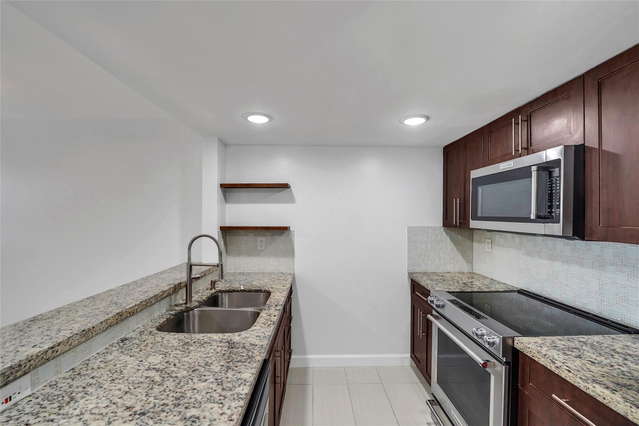 GABLES POINT CONDO I - Residential Lease