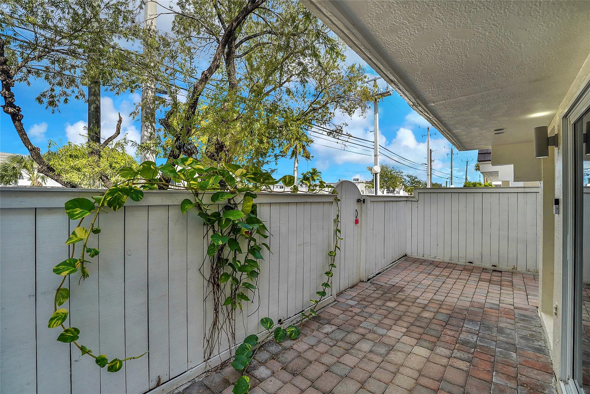 GABLES POINT CONDO I - Residential Lease