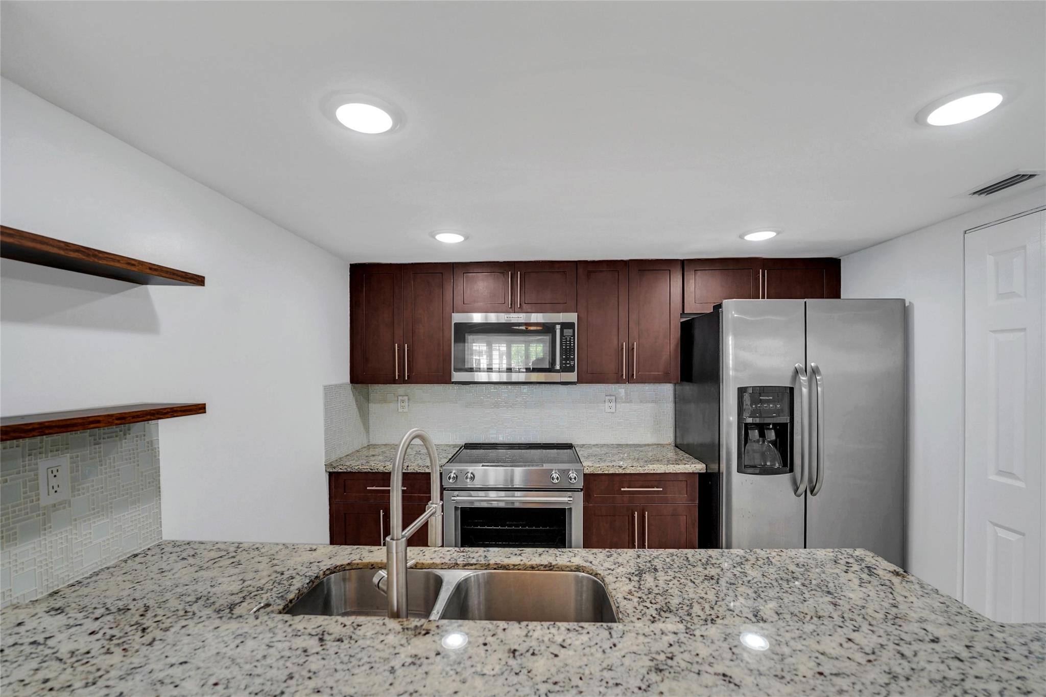 GABLES POINT CONDO I - Residential Lease