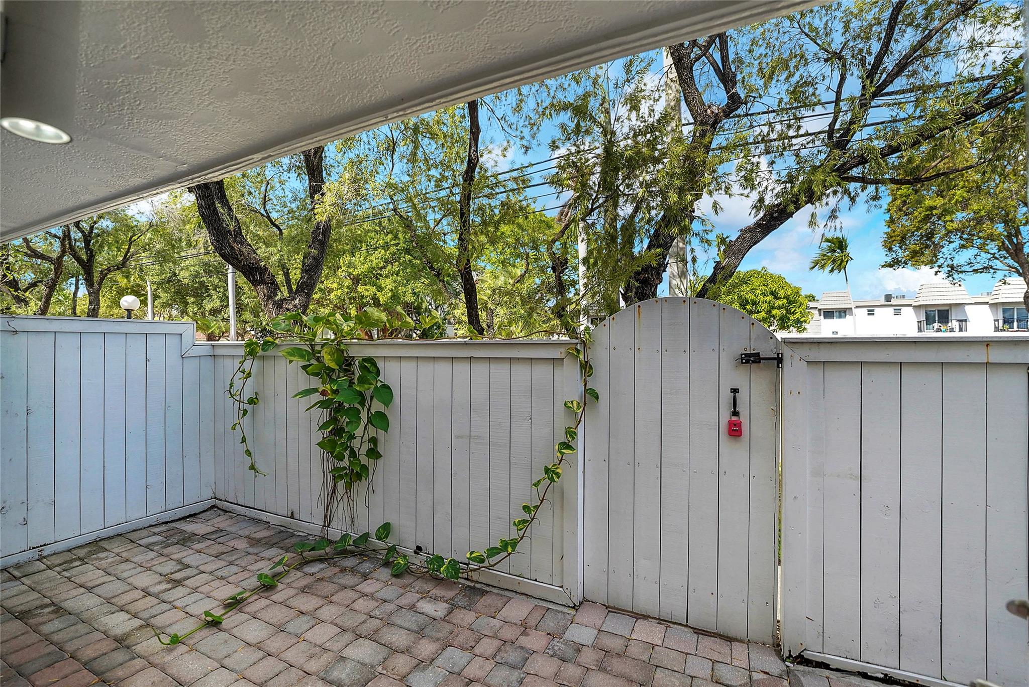 GABLES POINT CONDO I - Residential Lease