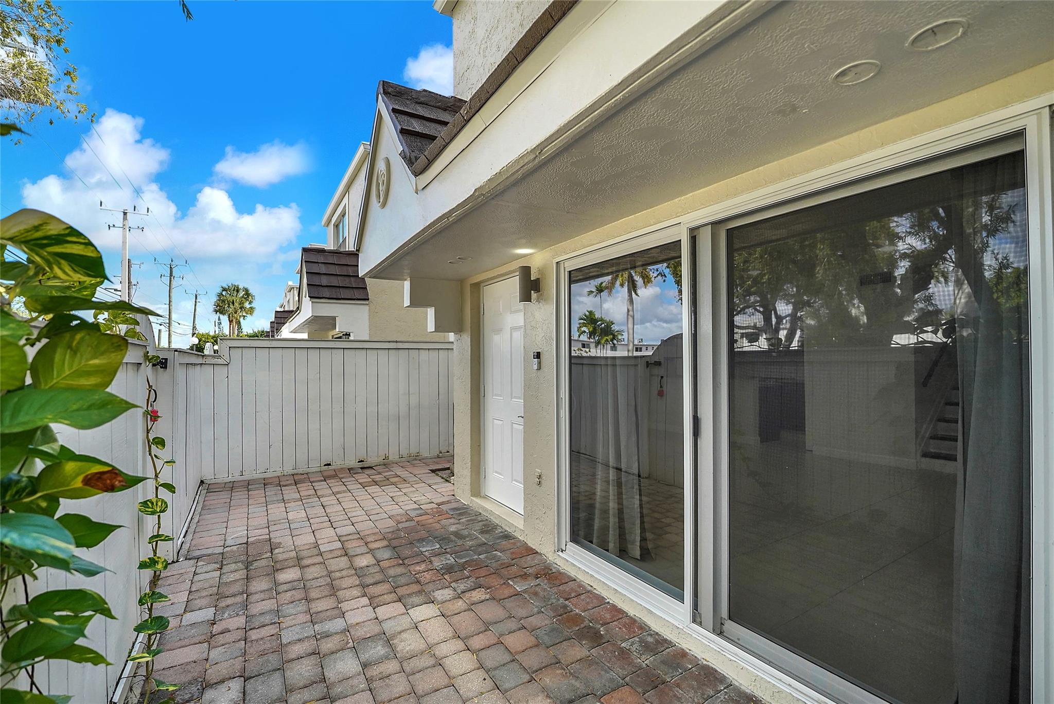 GABLES POINT CONDO I - Residential Lease