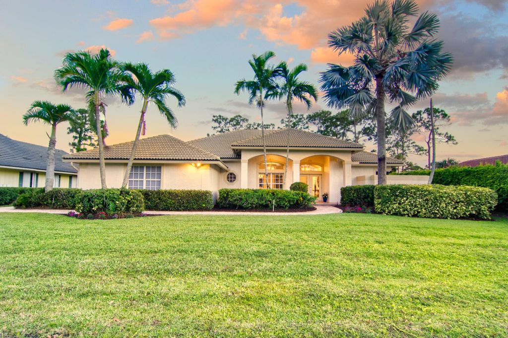 Photo of 7 Berwick Road, Palm Beach Gardens, FL 33418 (MLS # R10795209)