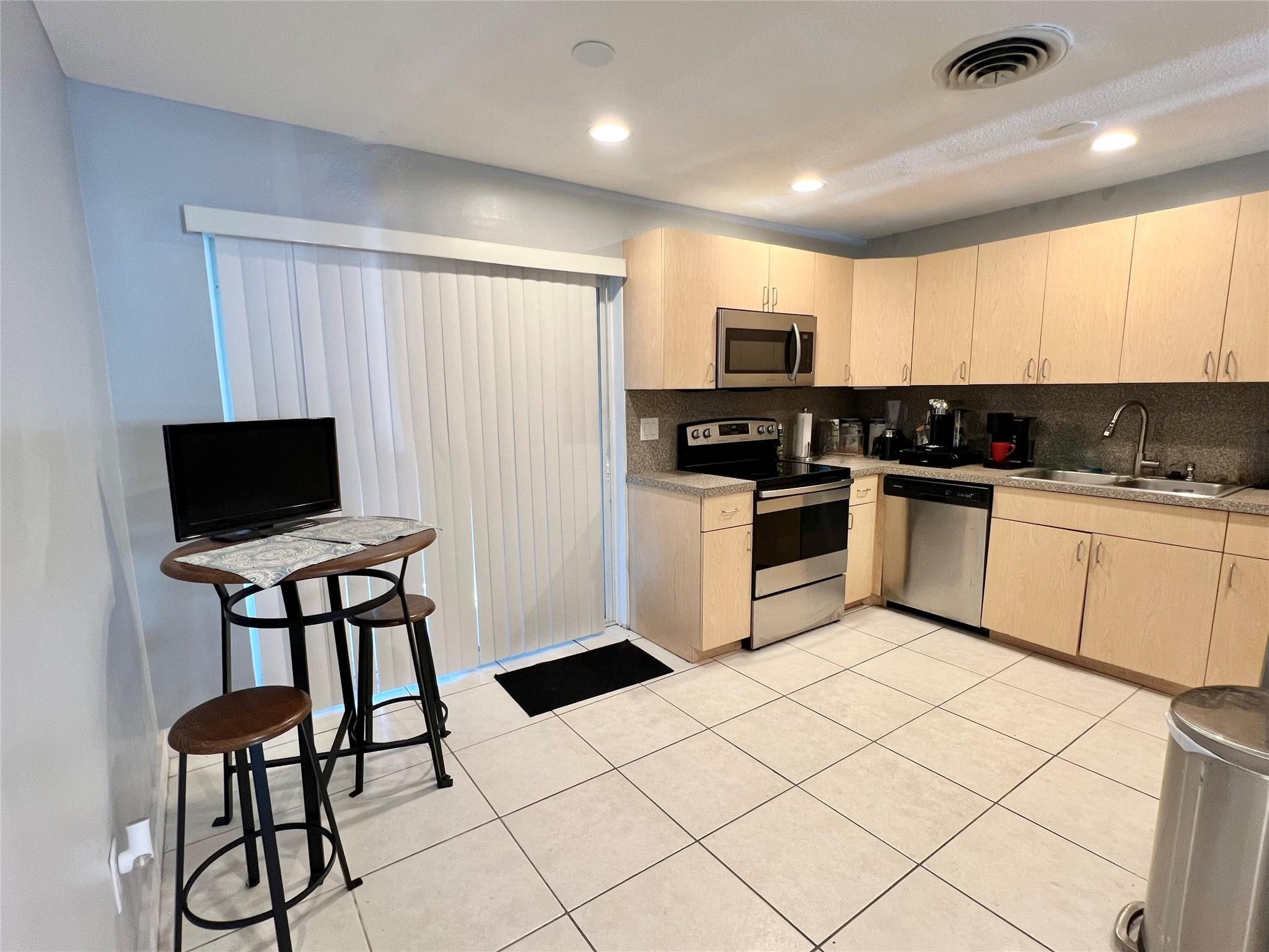 Coral Ridge Isles 45-47 B - Residential Income