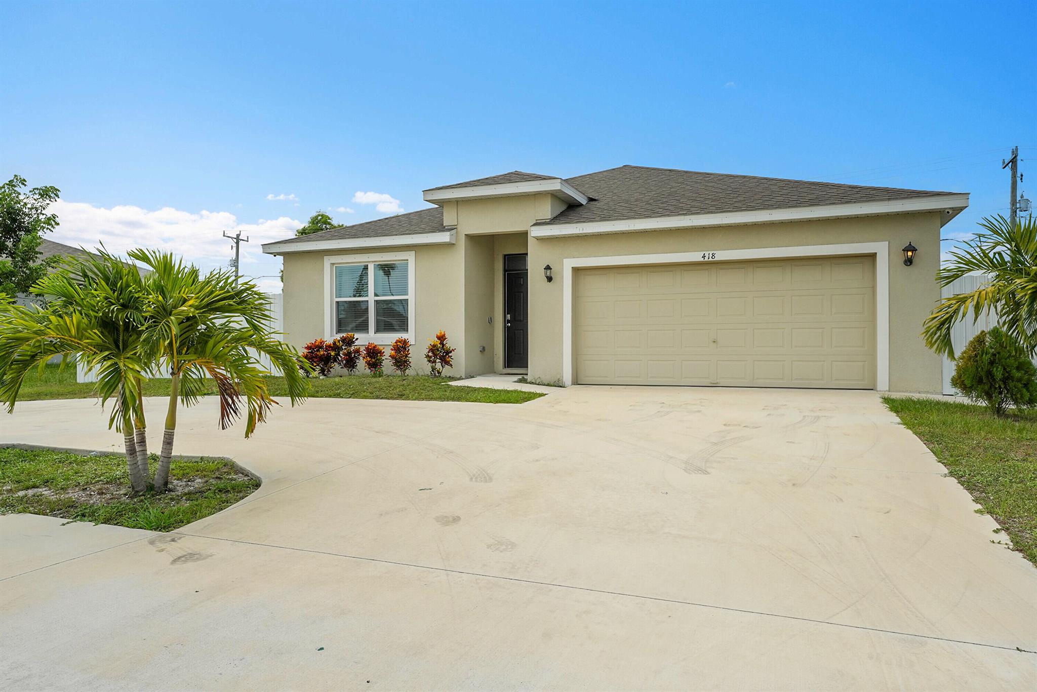 418 NW Airoso Boulevard