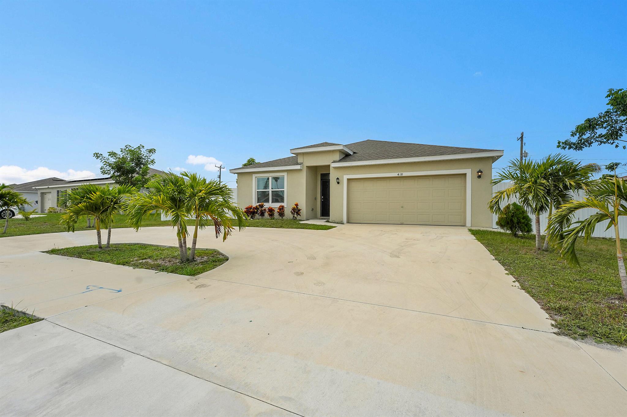 418 NW Airoso Boulevard