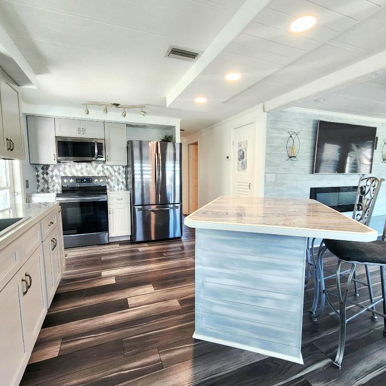 PINELAKE VILLAGE - Residential