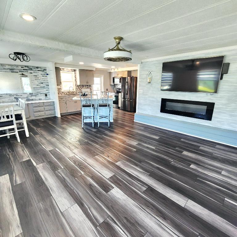 PINELAKE VILLAGE - Residential