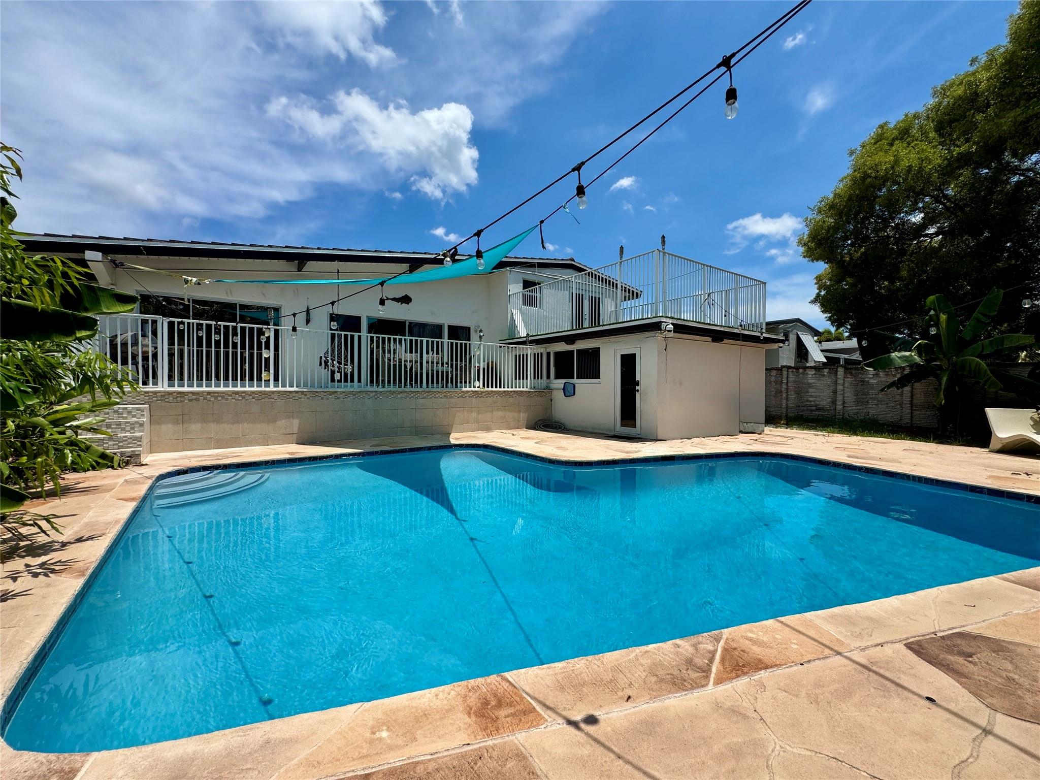 2413 Sugarloaf Ln