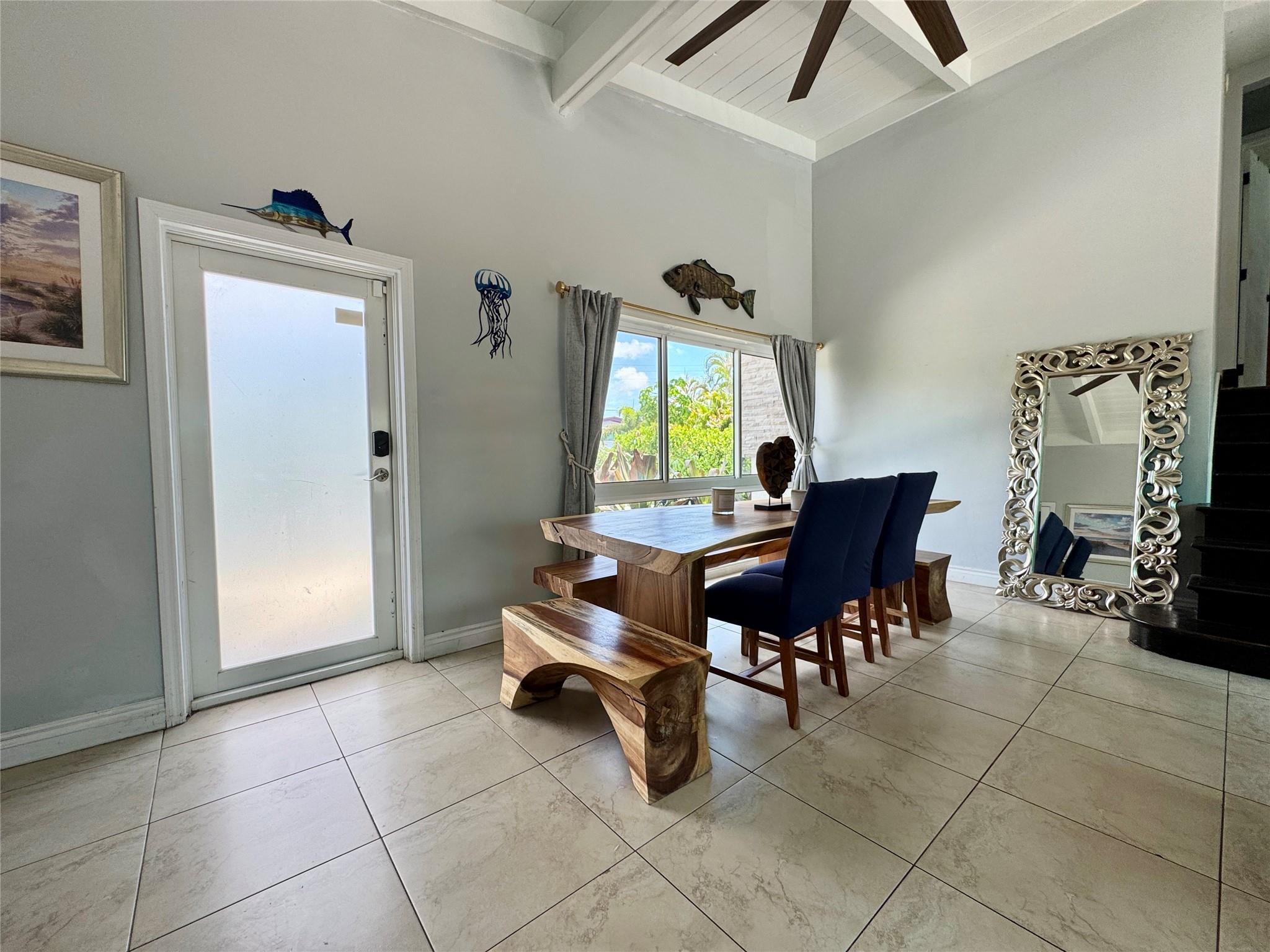 2413 Sugarloaf Ln
