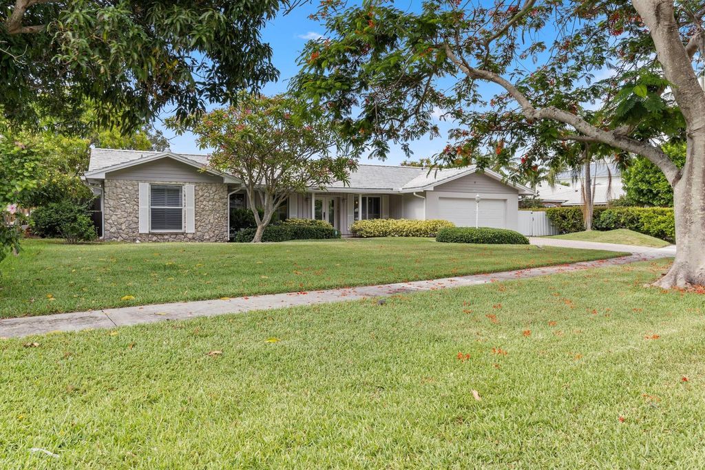 Photo of 1518 Point Way, North Palm Beach, FL 33408 (MLS # R11103556)
