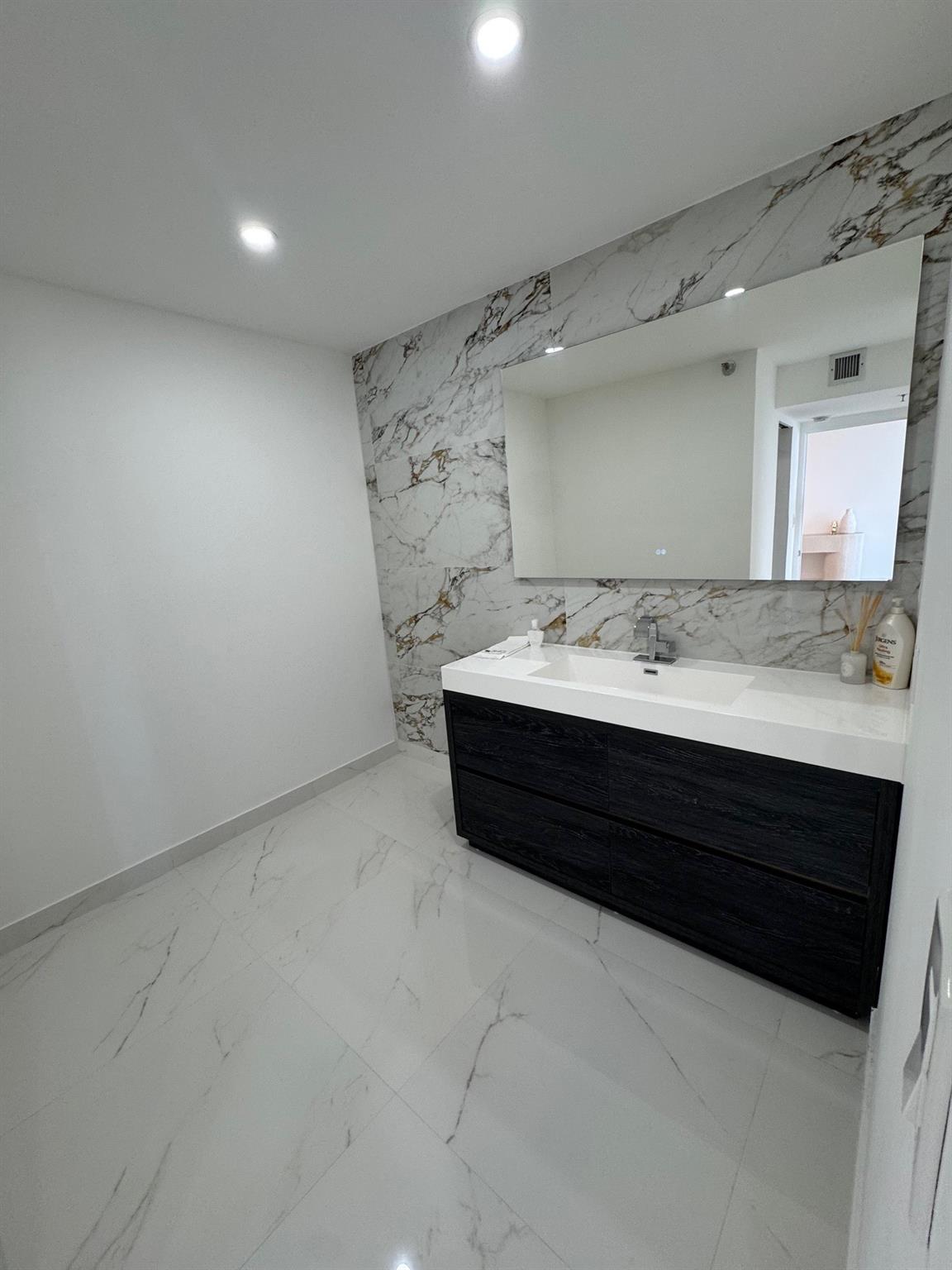 WATERVIEW CONDO - Residential Lease