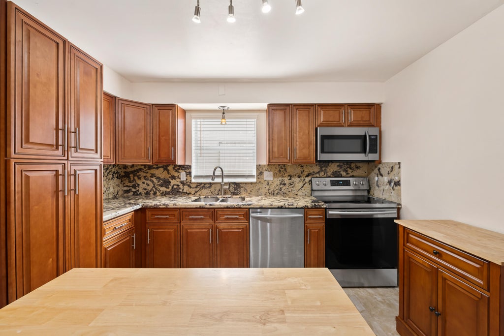 Photo of 51 NE 49TH Street, Fort Lauderdale, FL 33334 (MLS # B26084026)