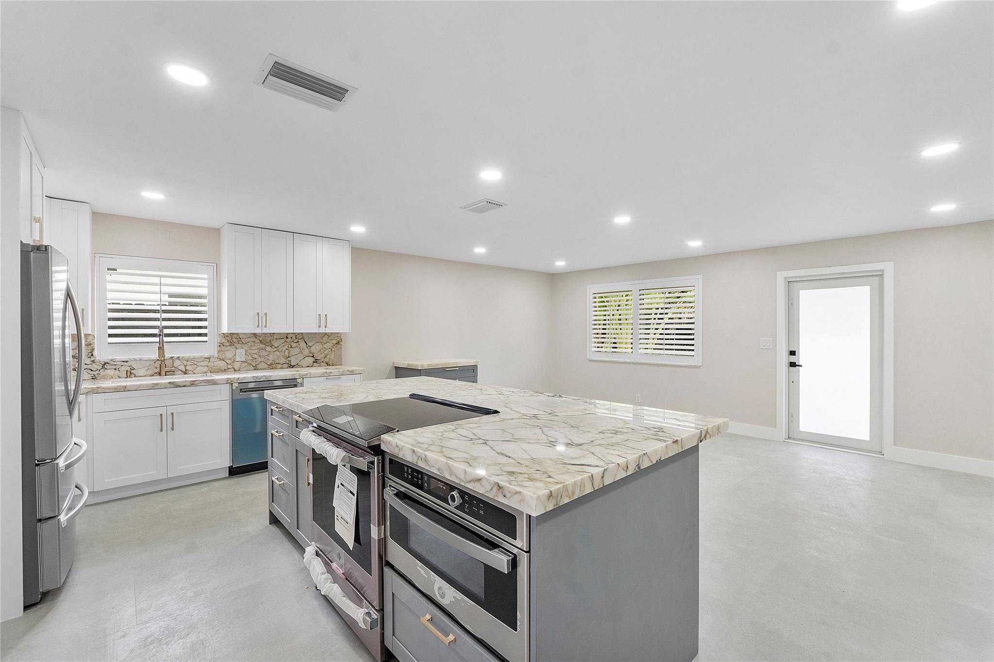 HOLLYWOOD LAKES SEC - Residential Lease