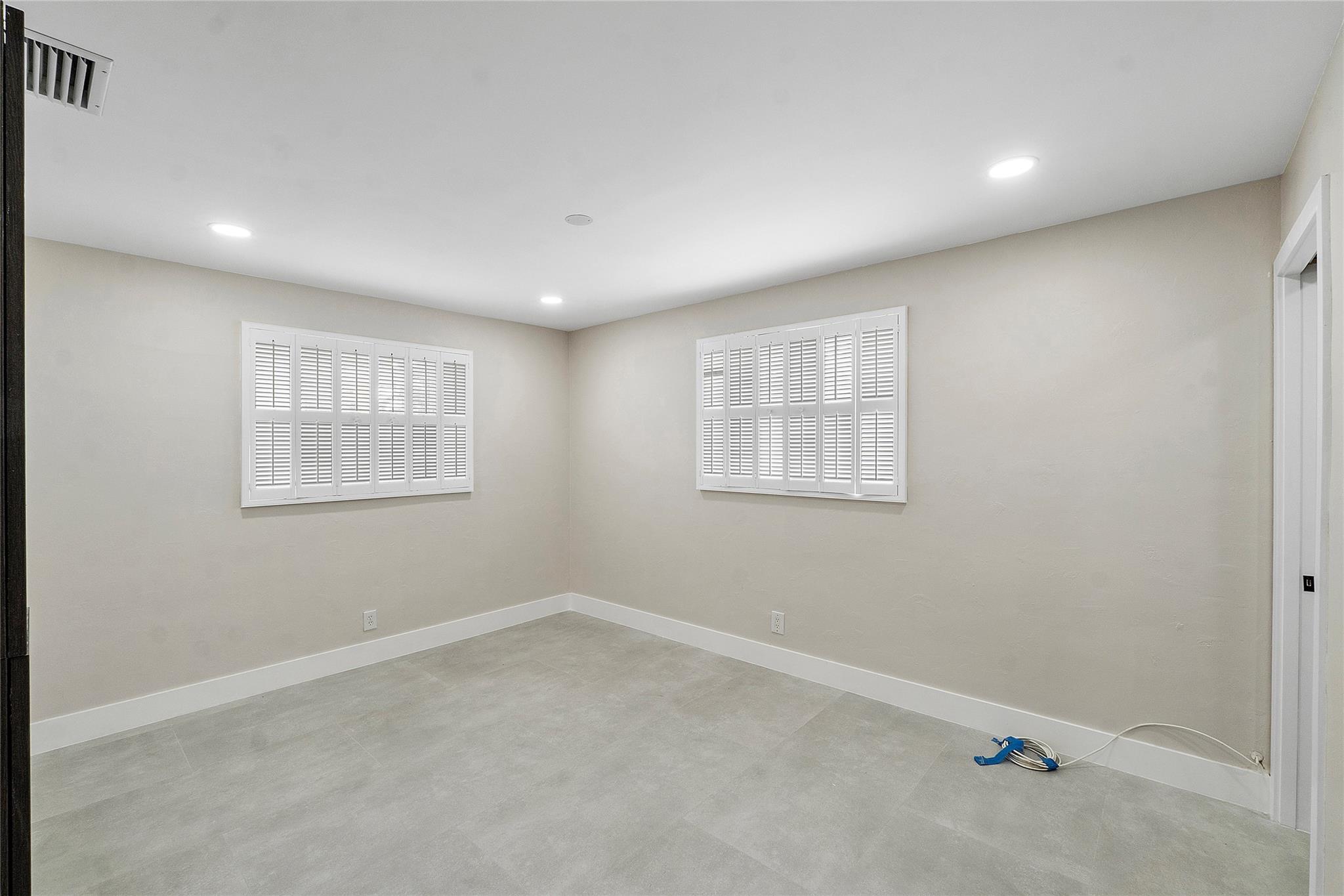 HOLLYWOOD LAKES SEC - Residential Lease