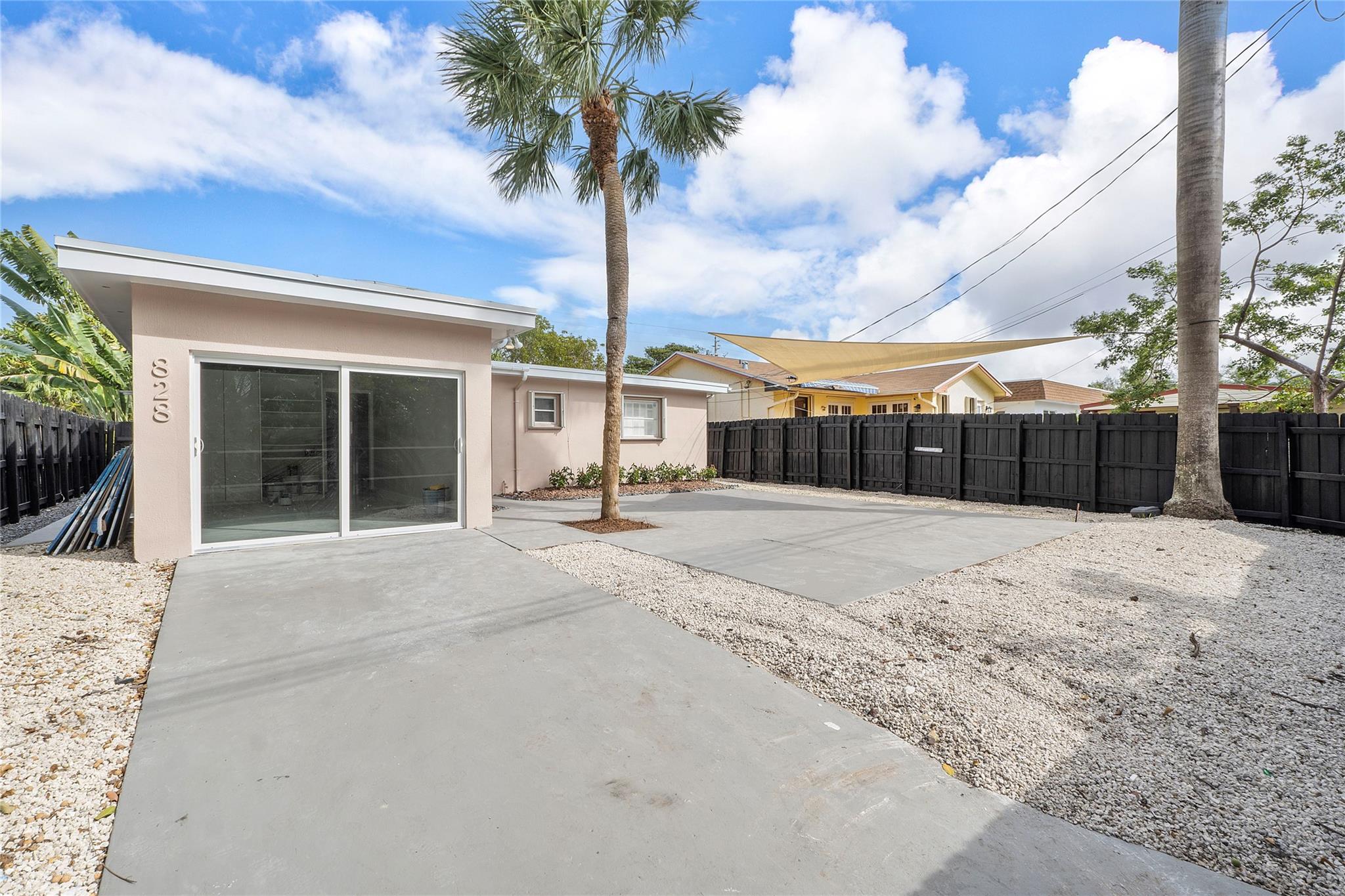 HOLLYWOOD LAKES SEC - Residential Lease