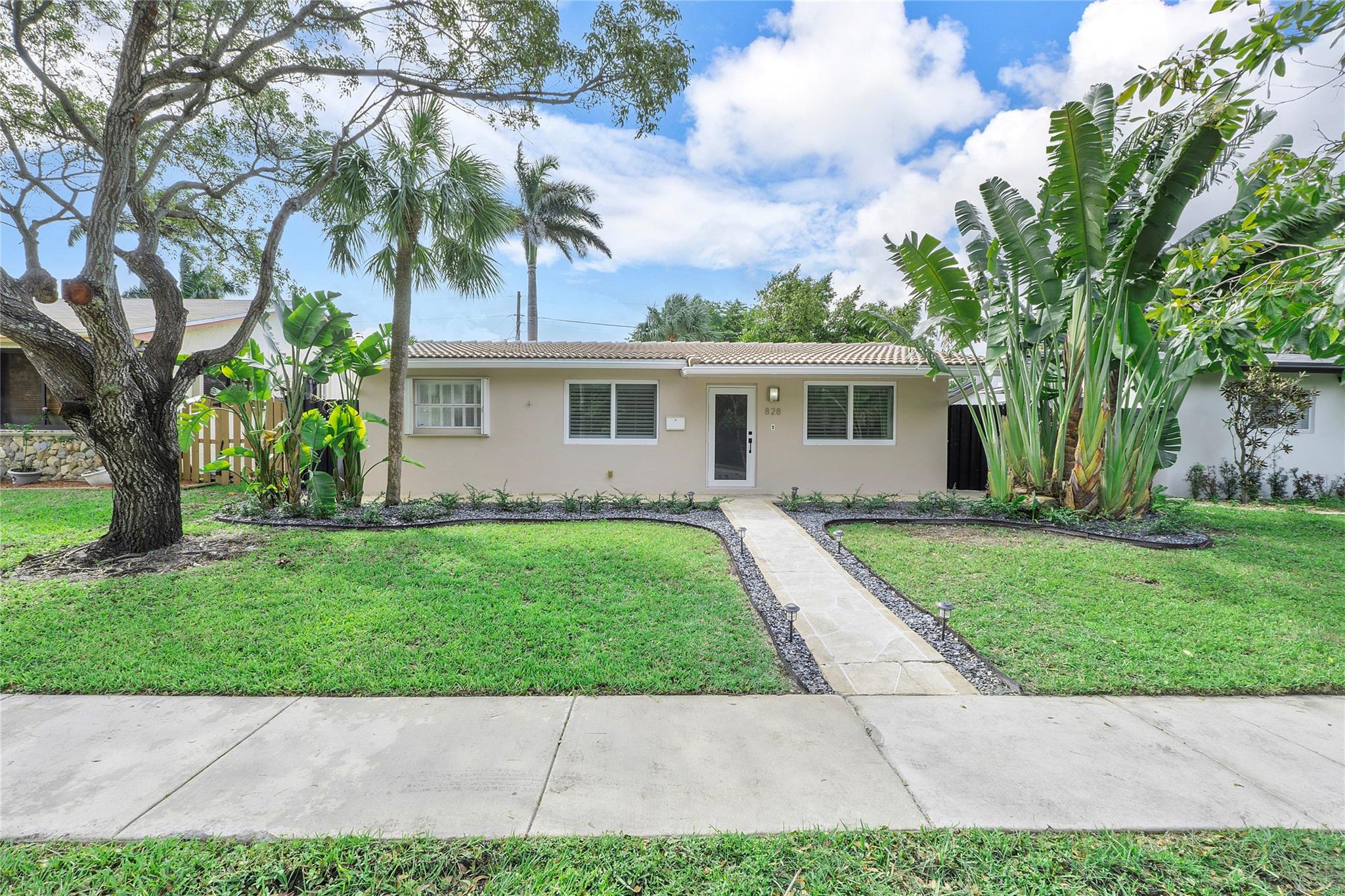 HOLLYWOOD LAKES SEC - Residential Lease