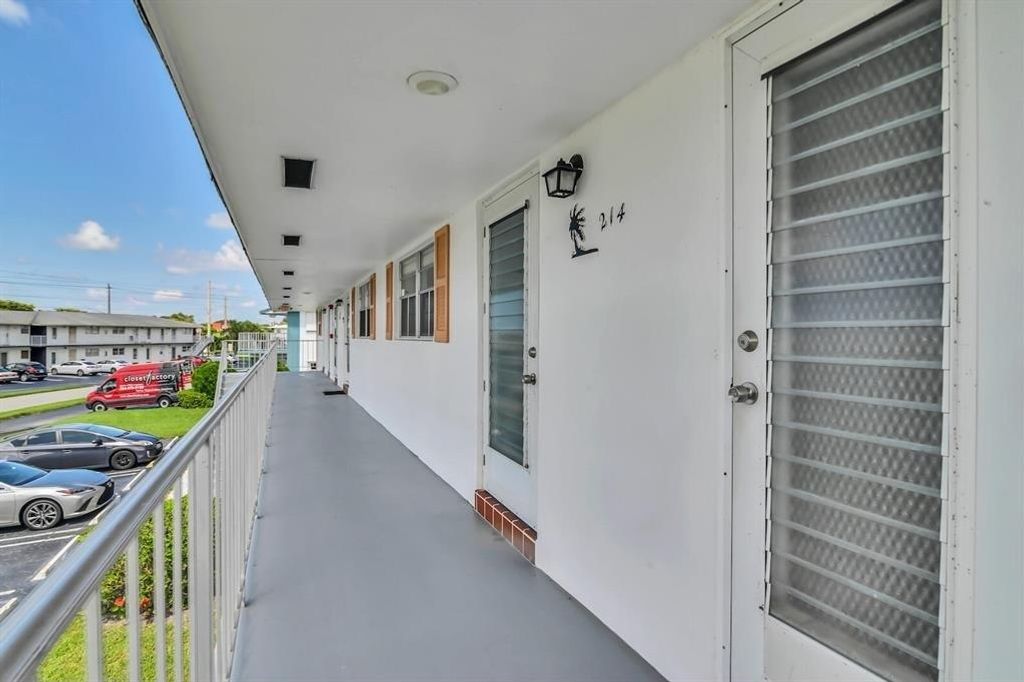 Photo of 1116 Lake Terrace #214, Boynton Beach, FL 33426 (MLS # F10431134)