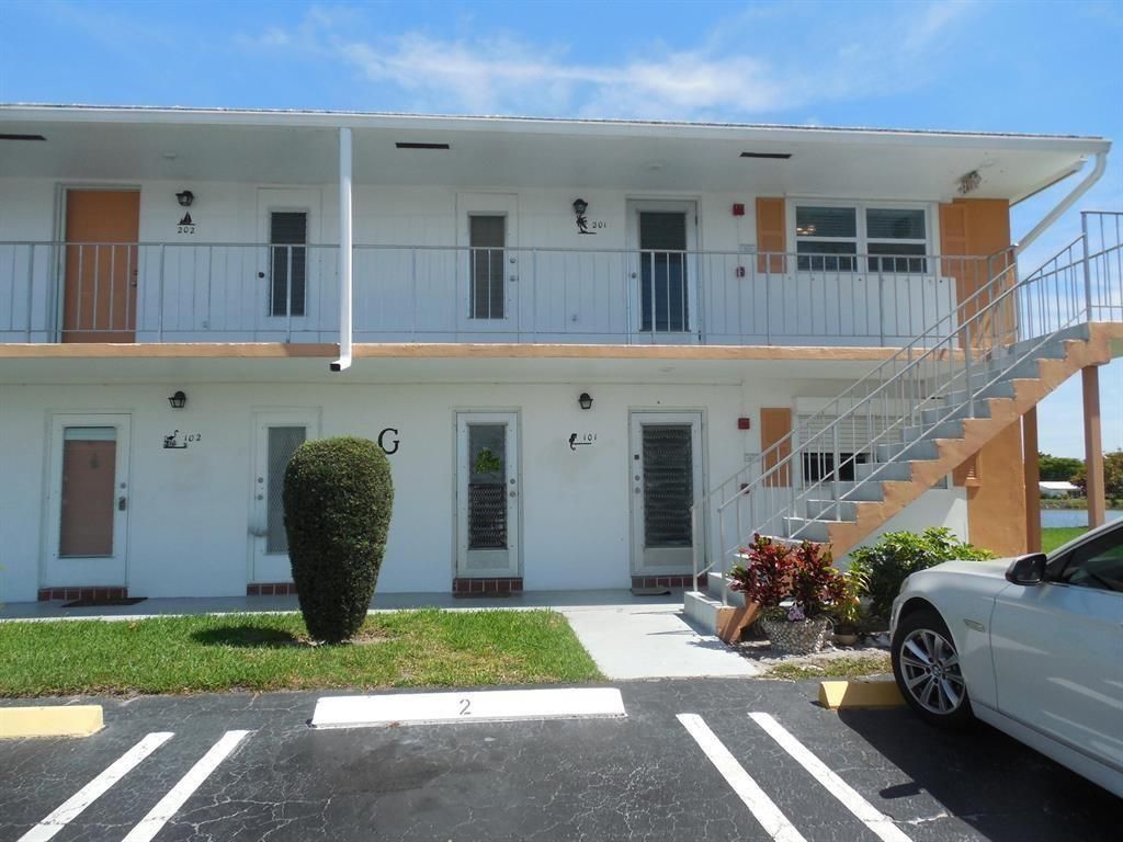 Photo of 1116 Lake Terrace #214, Boynton Beach, FL 33426 (MLS # F10431134)