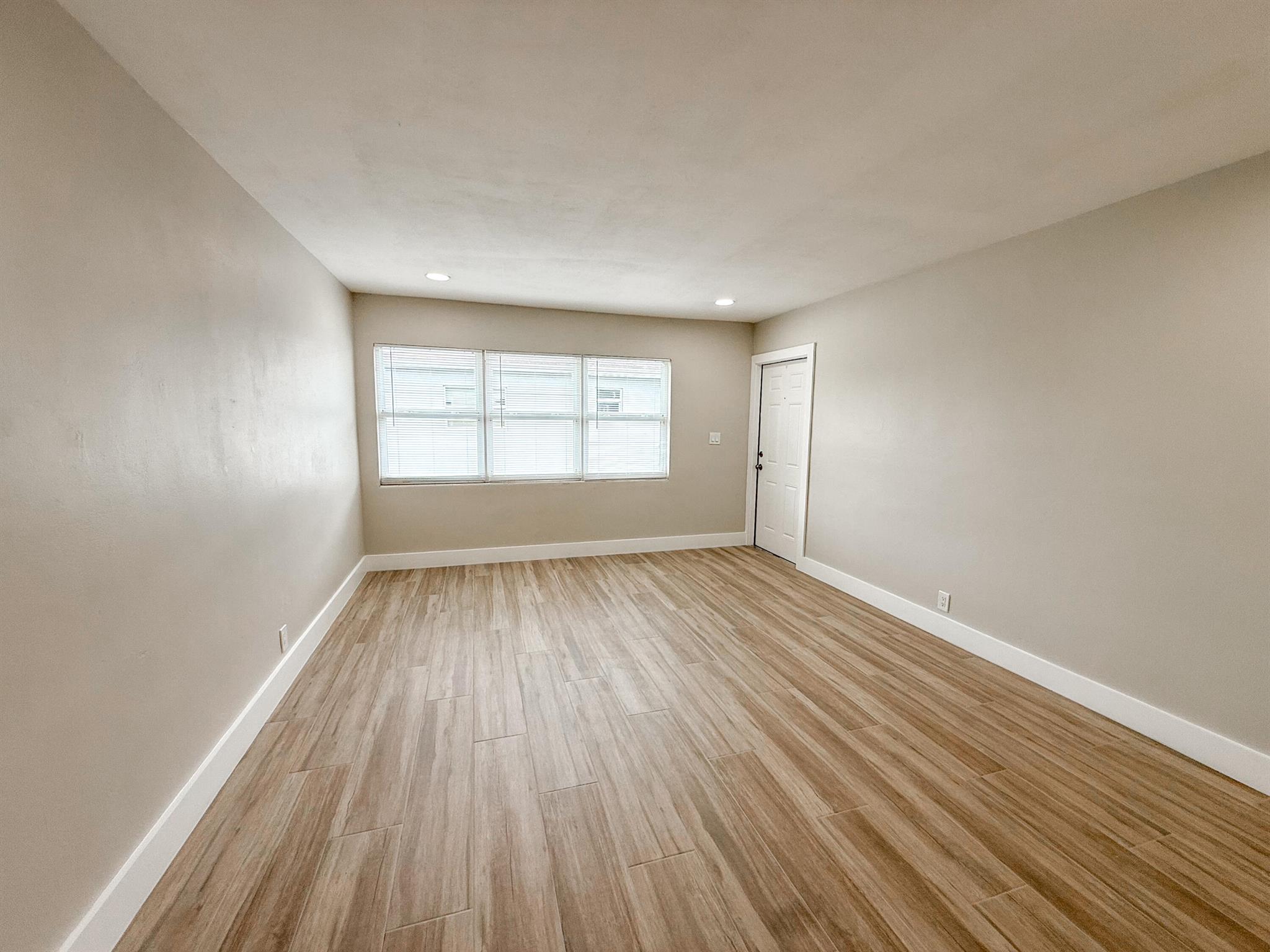 CLOWS - Residential Lease