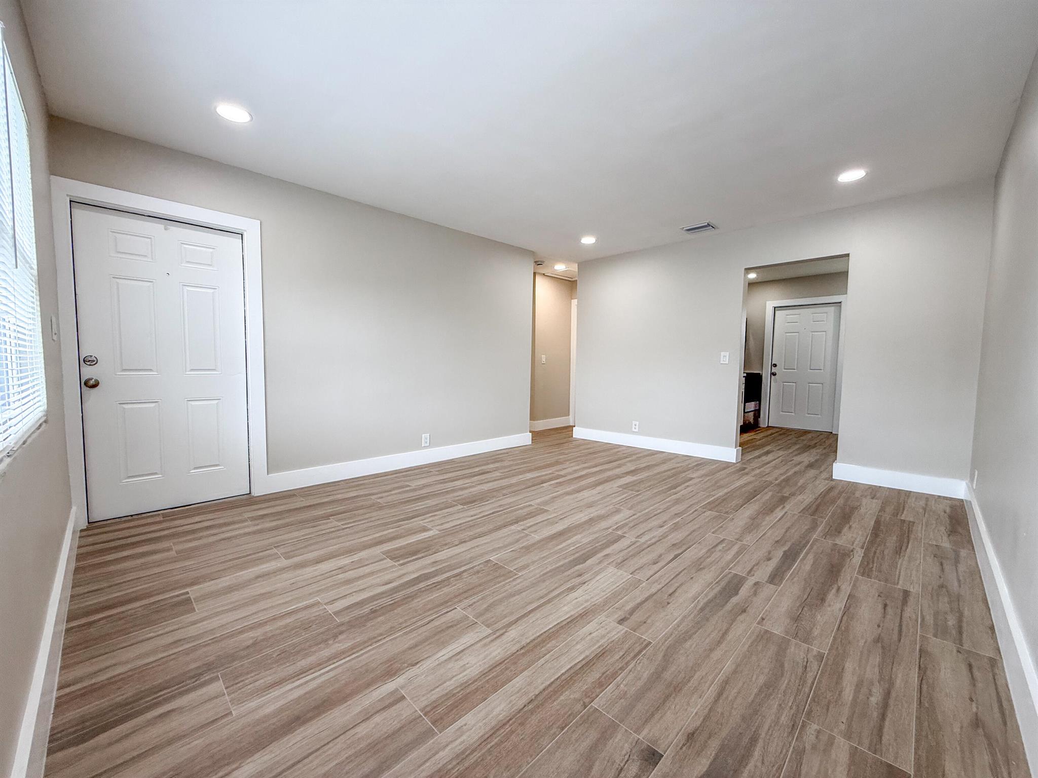 CLOWS - Residential Lease