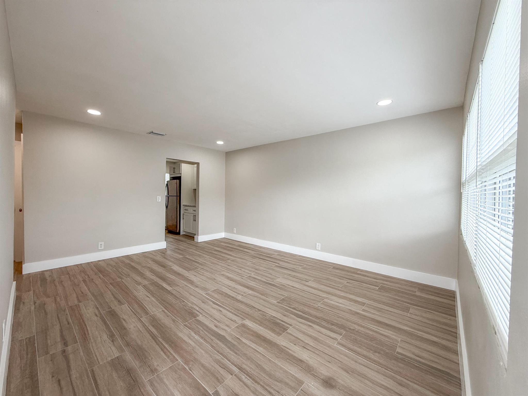 CLOWS - Residential Lease