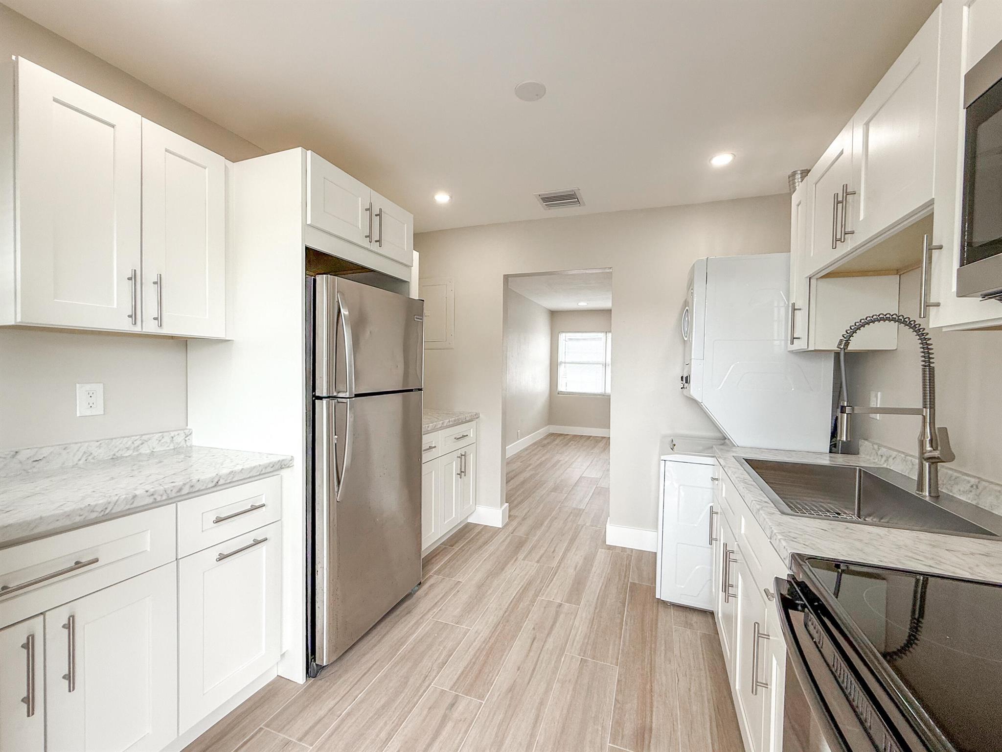 CLOWS - Residential Lease