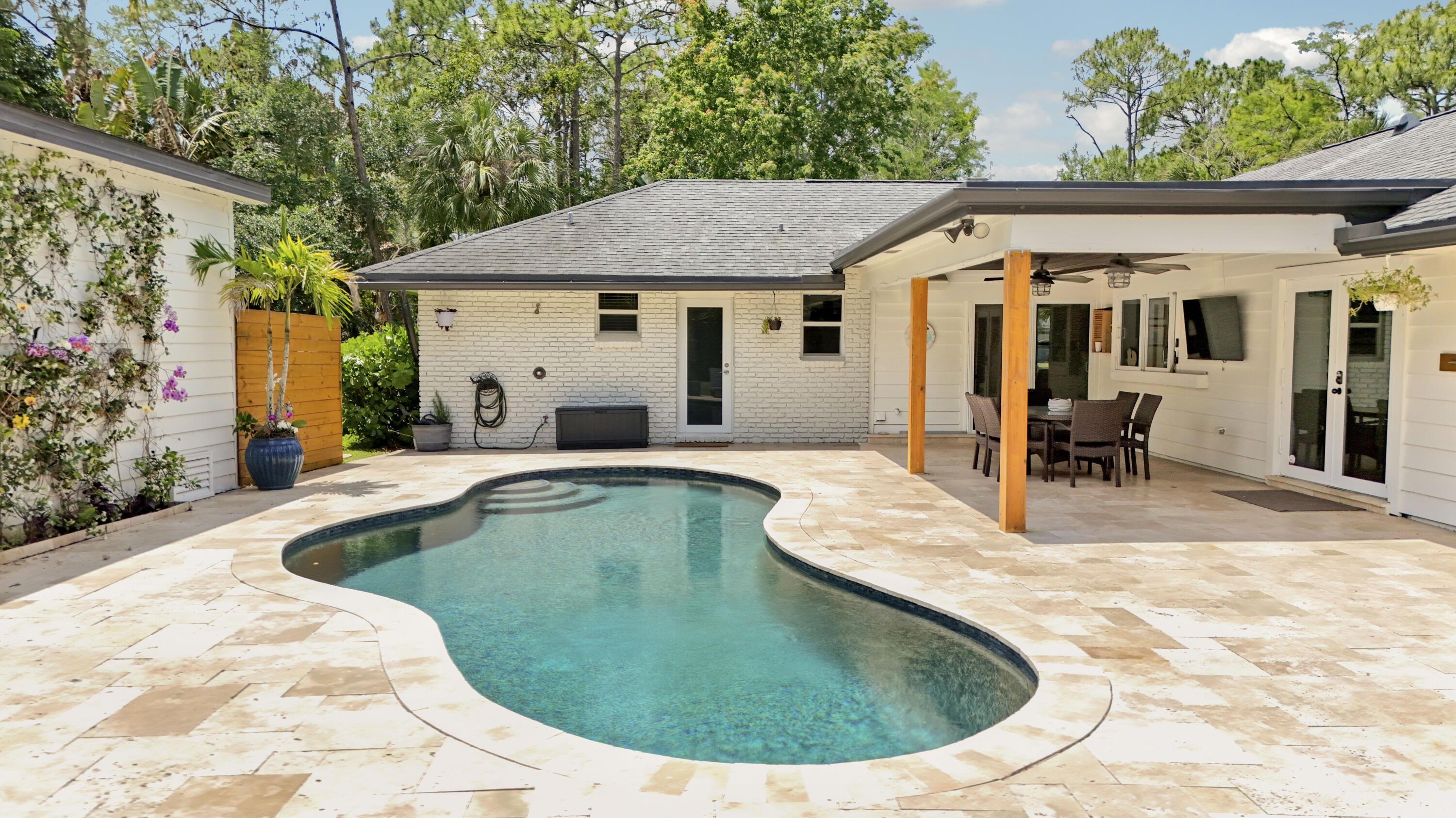 8352 N 154th Ct Road N