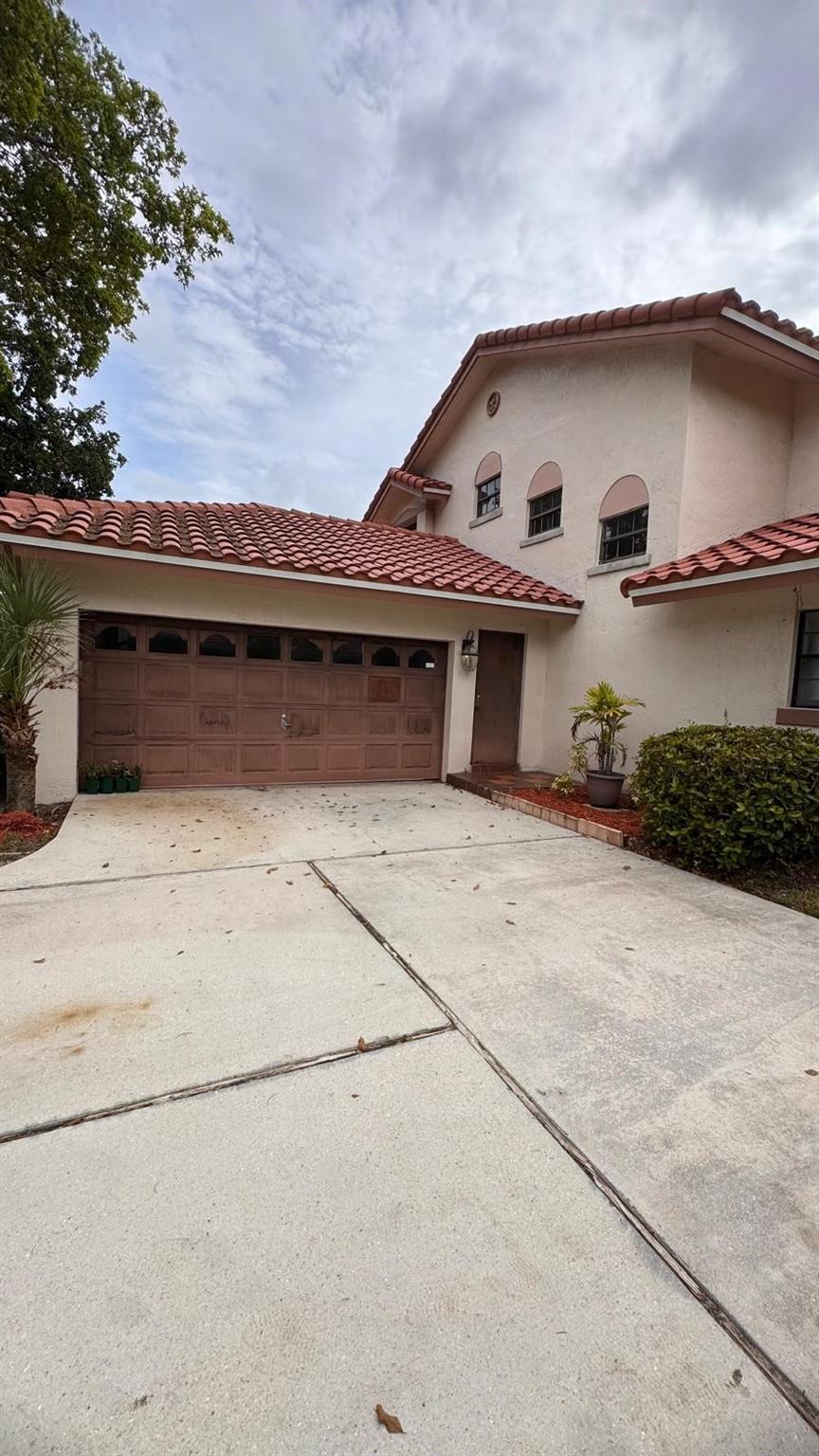 WELCOME TO THIS HIGHLY SOUGHT-AFTER RIDGEVIEW LAKE ESTATES! THIS SPACIOUS RESIDENCE FEATURES AN EAT-IN KITCHEN WITH STAINLESS STEEL APPLIANCES, A FORMAL DINING ROOM, LARGE LIVING AND FAMILY ROOMS. ENJOY VAULTED CEILINGS, OVERSIZED BEDROOMS WITH WALK-IN CLOSETS. THE OVERSIZED BACKYARD OFFERS A SPARKLING POOL, COVERED PATIO, AND STUNNING LAKE VIEWS—PERFECT FOR ENTERTAINING OR RELAXING. A RATED SCHOOLS! PRIME LOCATION CLOSE TO SHOPPING, DINING, AND MAJOR HIGHWAYS. DON’T MISS THIS INCREDIBLE OPPORTUNITY!