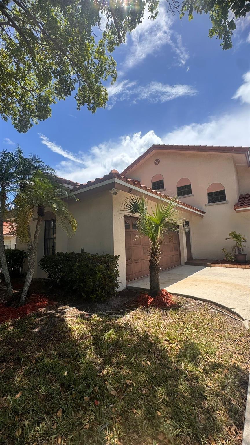 WELCOME TO THIS HIGHLY SOUGHT-AFTER RIDGEVIEW LAKE ESTATES! THIS SPACIOUS RESIDENCE FEATURES AN EAT-IN KITCHEN WITH STAINLESS STEEL APPLIANCES, A FORMAL DINING ROOM, LARGE LIVING AND FAMILY ROOMS. ENJOY VAULTED CEILINGS, OVERSIZED BEDROOMS WITH WALK-IN CLOSETS. THE OVERSIZED BACKYARD OFFERS A SPARKLING POOL, COVERED PATIO, AND STUNNING LAKE VIEWS—PERFECT FOR ENTERTAINING OR RELAXING. A RATED SCHOOLS! PRIME LOCATION CLOSE TO SHOPPING, DINING, AND MAJOR HIGHWAYS. DON’T MISS THIS INCREDIBLE OPPORTUNITY!