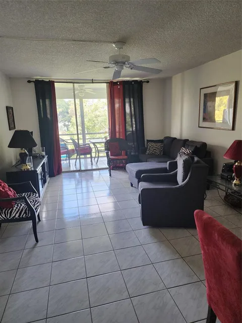 Lauderdale Lakes, FL 33313