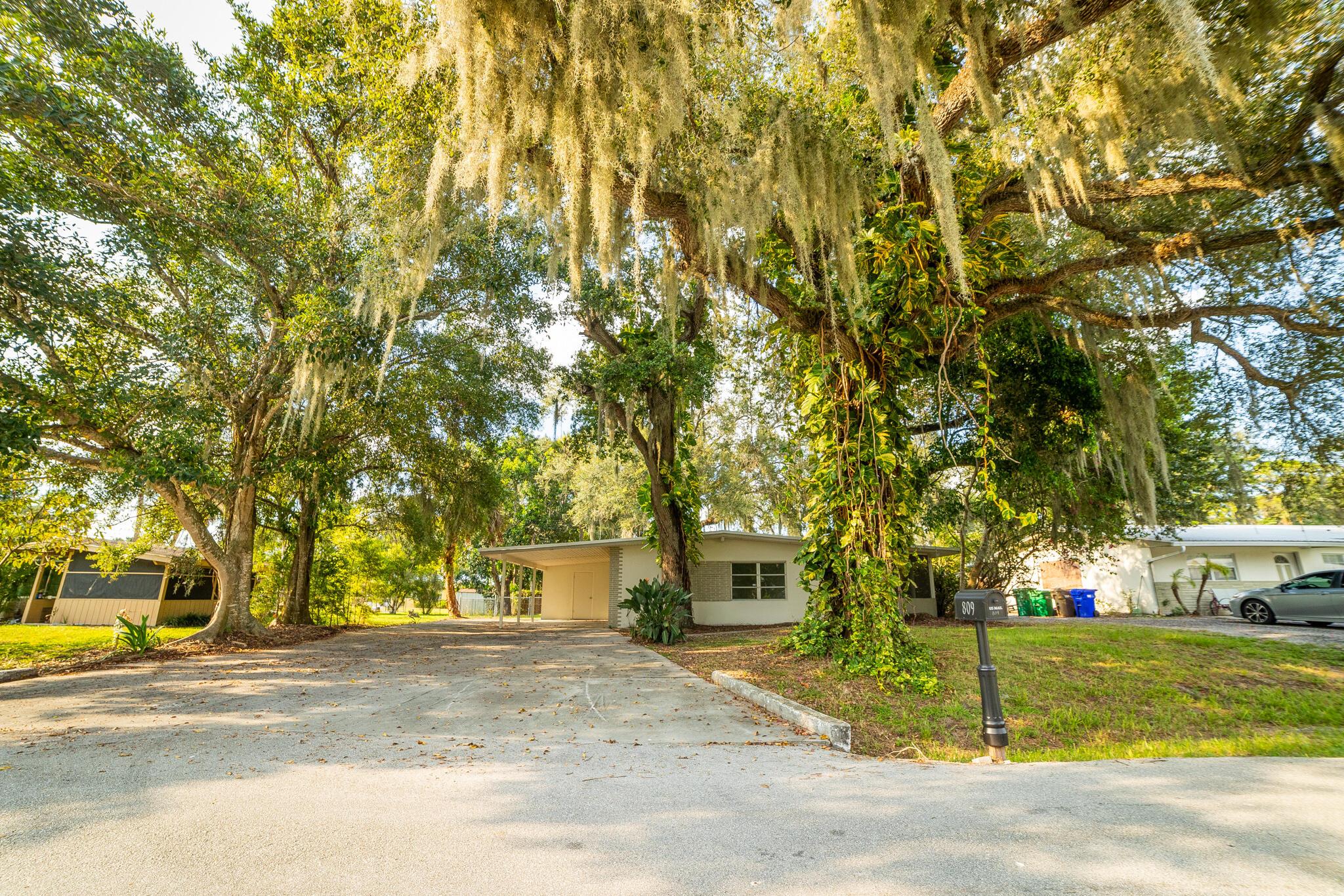 809 SE 10th Street