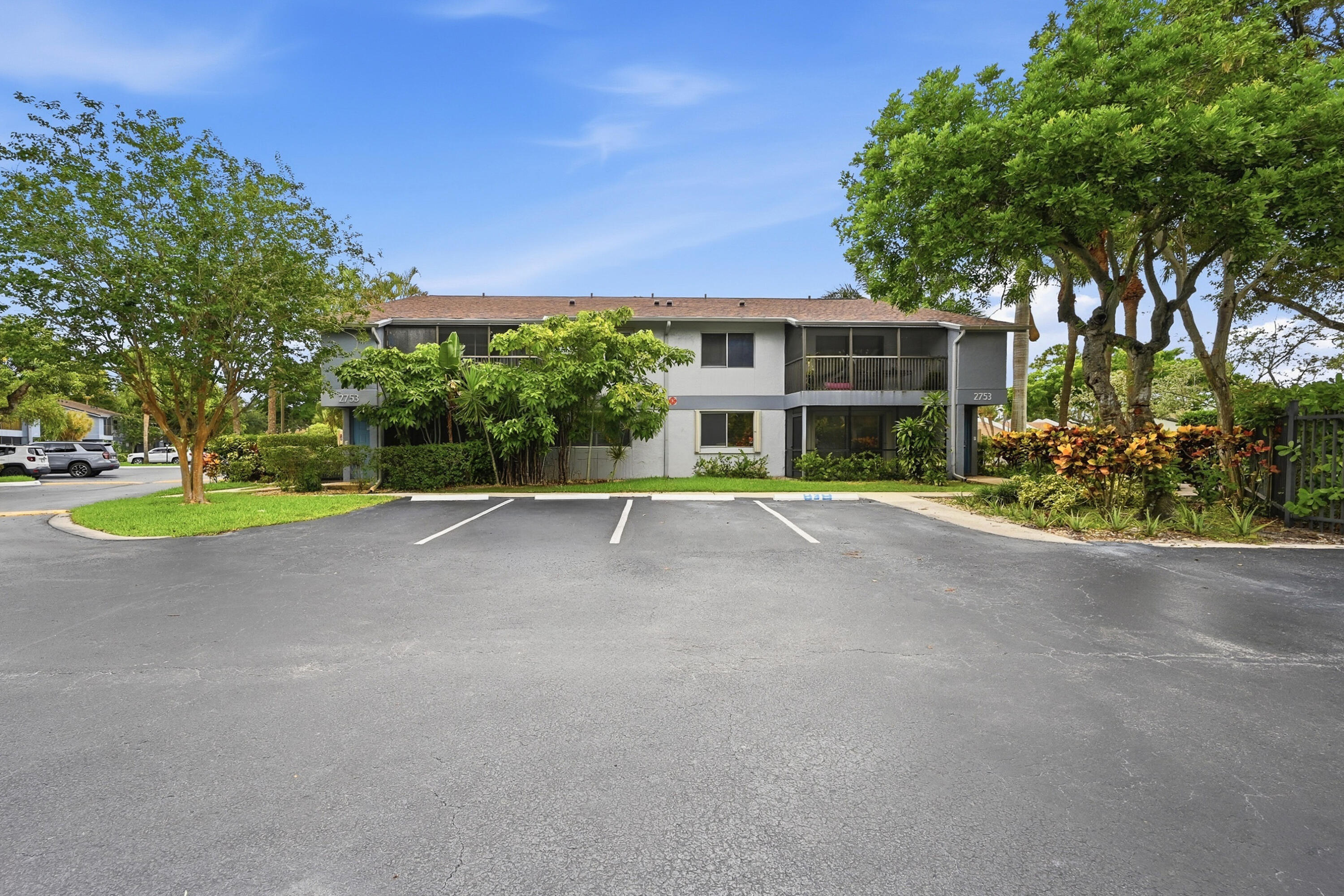 2753 S OAKLAND FOREST Drive 102