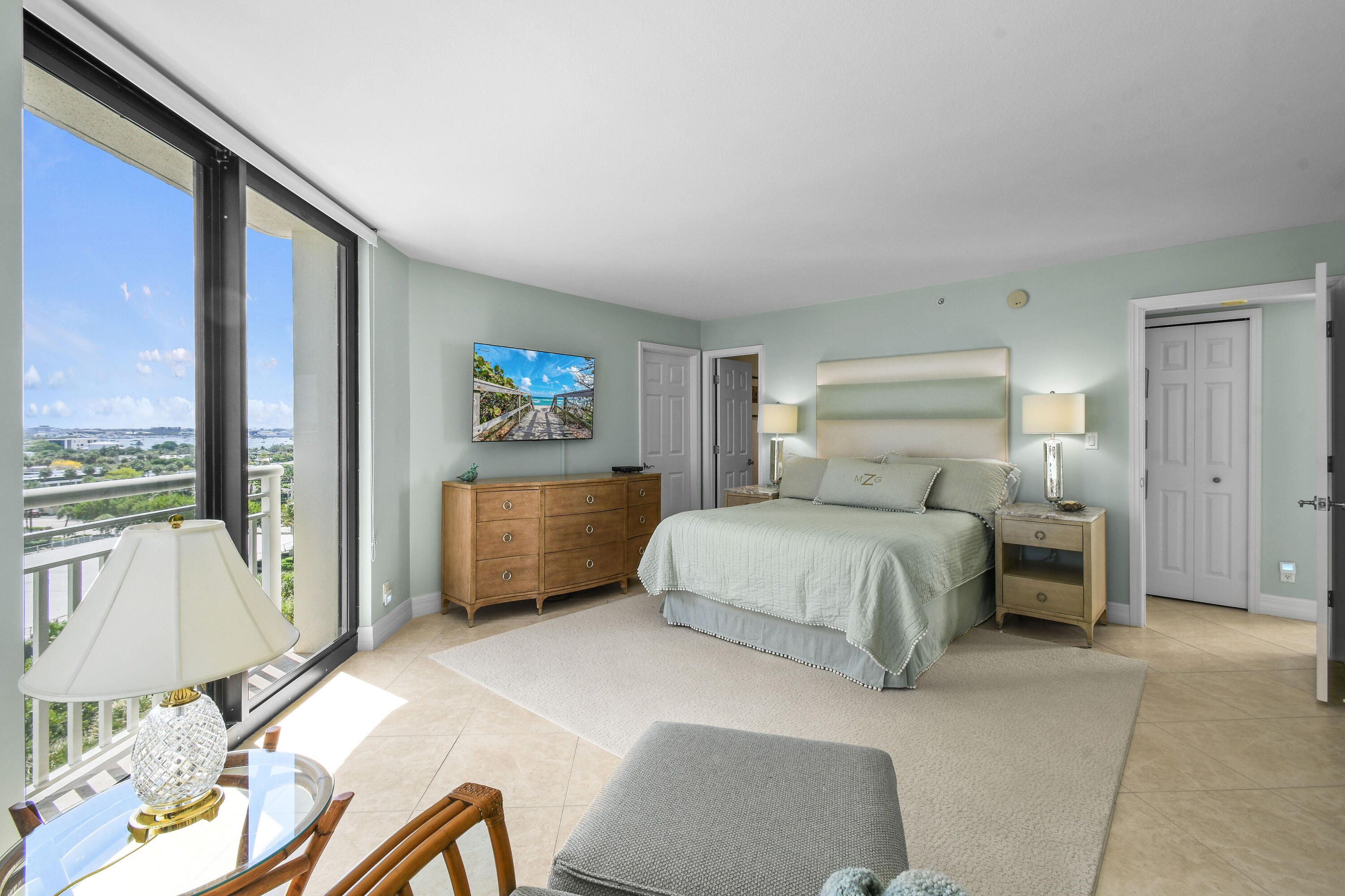 TIARA CONDO - Residential