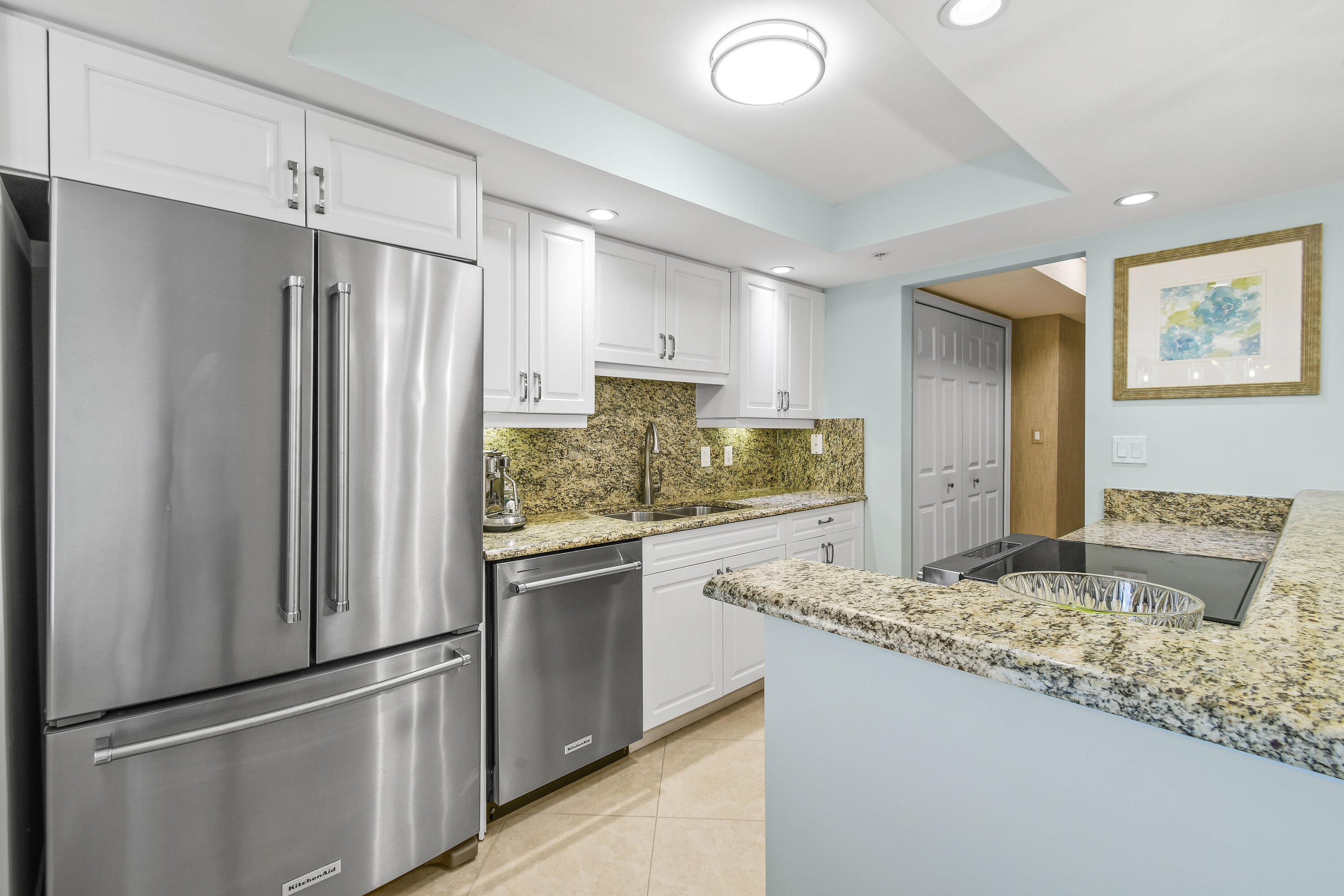 TIARA CONDO - Residential