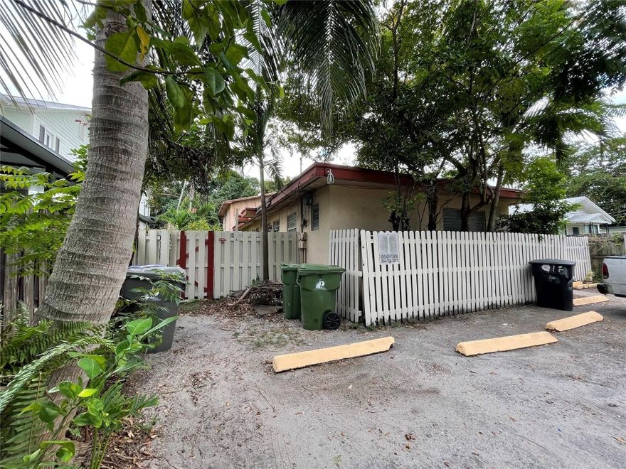 THIS FOURPLEX IS LOCATED IN ONE OF THE MOST DESIRABLE AREAS OF FORT LAUDERDALE.  ALTHOUGH THE PROPERTY NEEDS WORK--THE POTENTIAL IS TREMENDOUS.  THE PROPERTY HAS ROOM FOR EXPANSION AND IS SURROUNDED BY BEAUTIFULLY MAINTAINED HOMES.  THIS IS A PROBATE.
