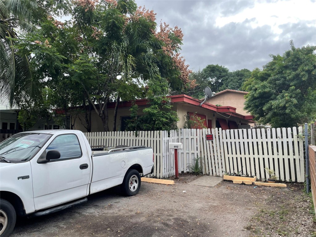 Waverly Place 2-19 D - Residential Income