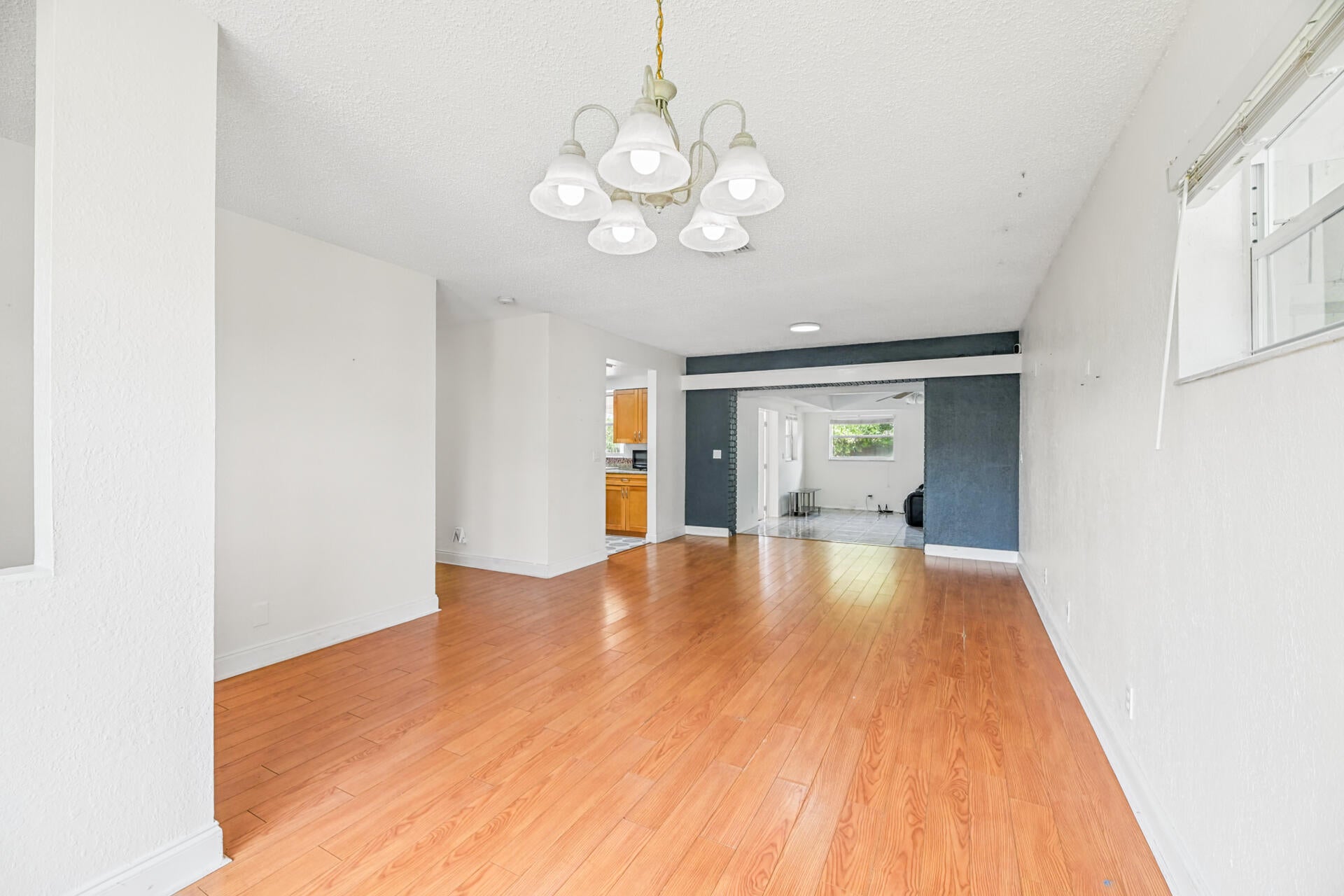 522 HERON Drive