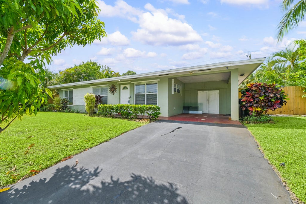 Photo of 522 HERON Drive, Delray Beach, FL 33444 (MLS # B26073850)