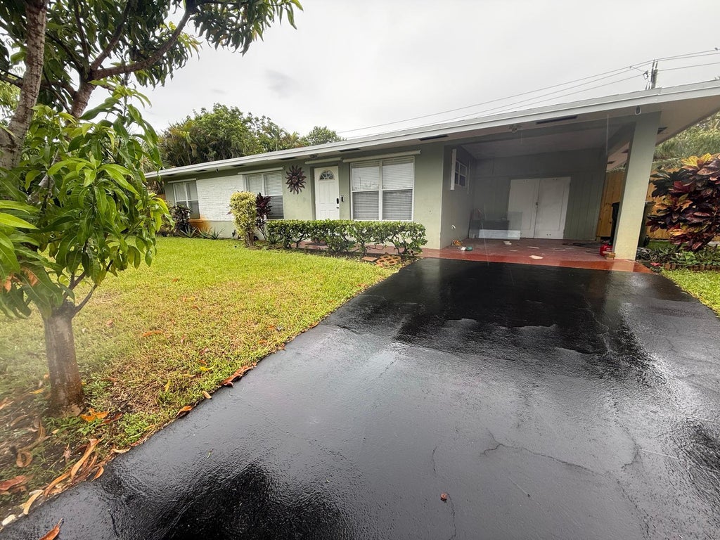Photo of 522 HERON Drive, Delray Beach, FL 33444 (MLS # B26073850)