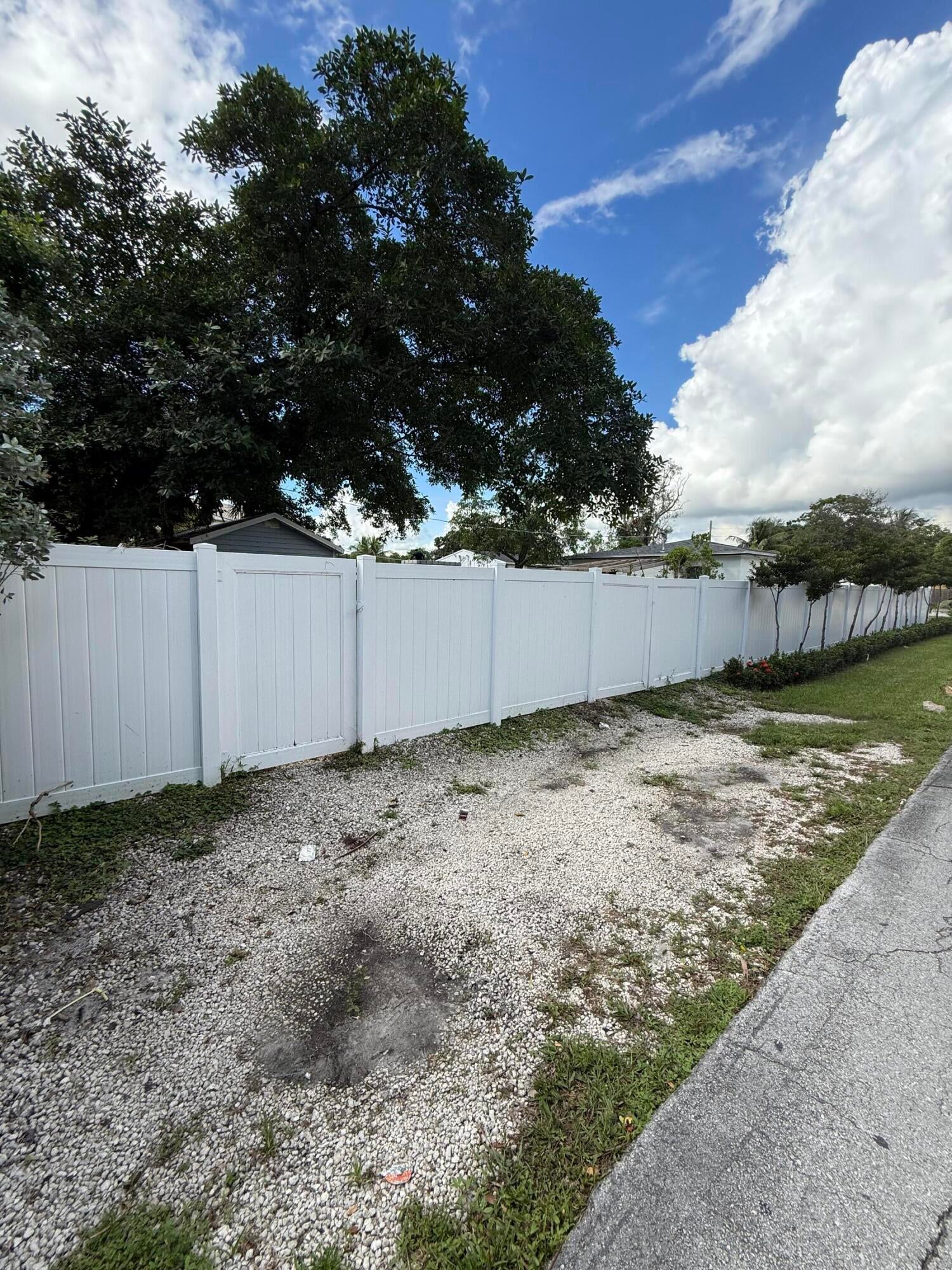 1044 NW 4TH Avenue