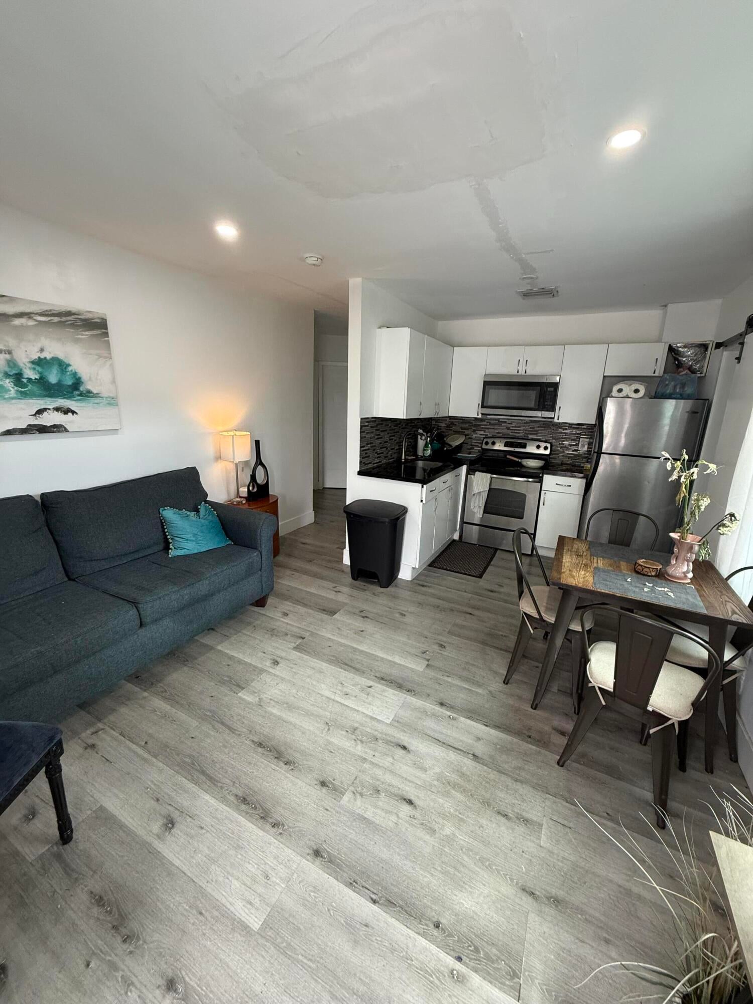 View photos, virtual tours, details... 1044 NW 4TH Avenue