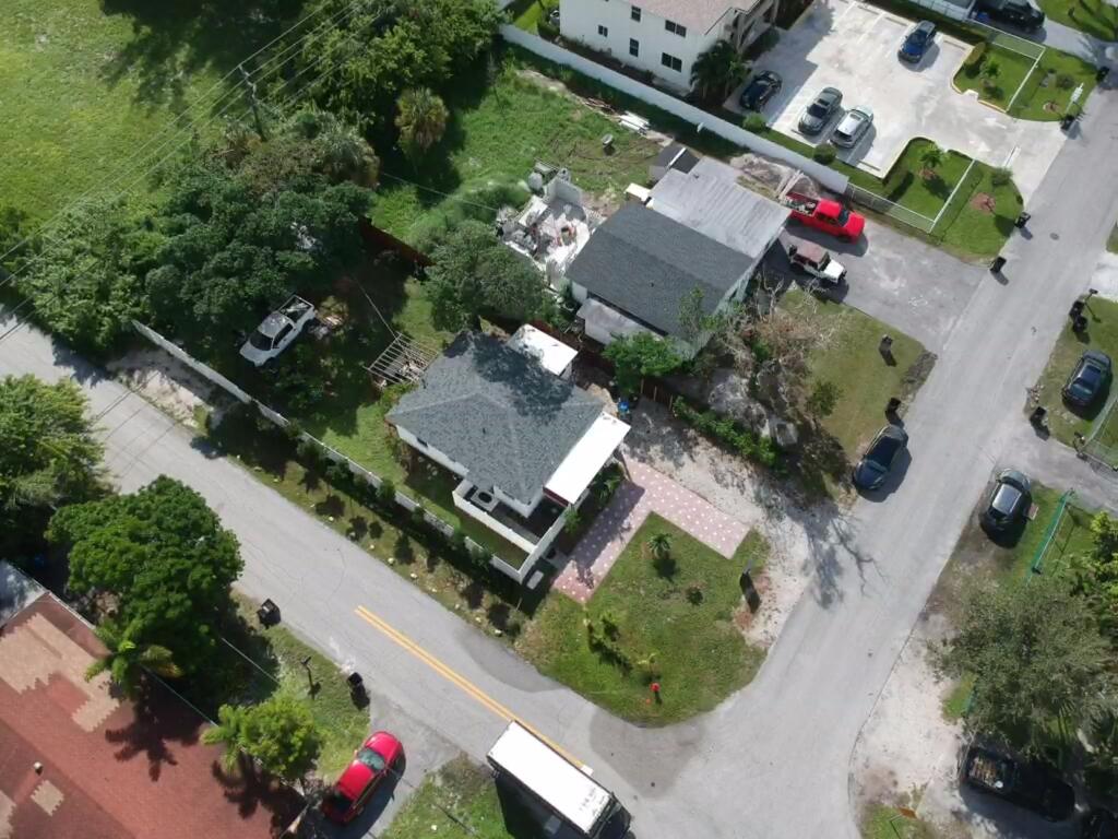 View photos, virtual tours, details... 1044 NW 4TH Avenue
