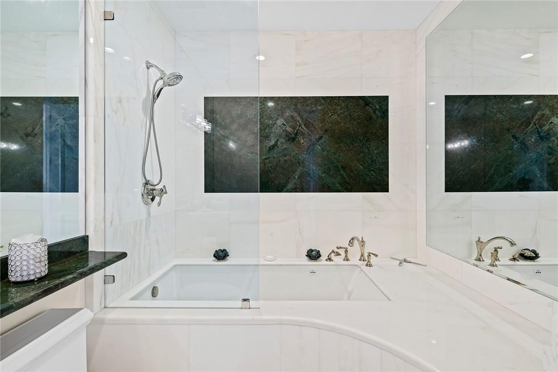 SUNRISE KEY (GATED) - Residential