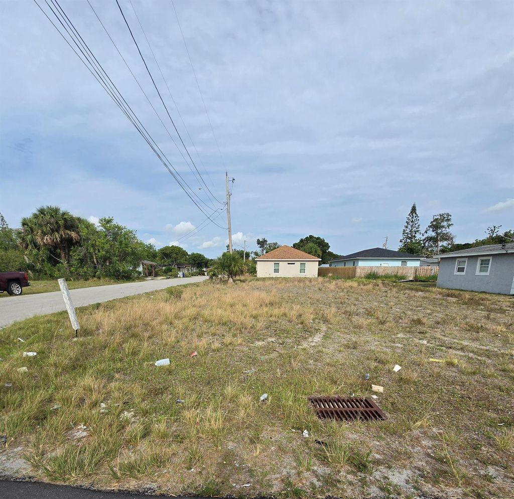 Photo of 2520 42nd Place, Vero Beach, FL 32967 (MLS # R11132584)